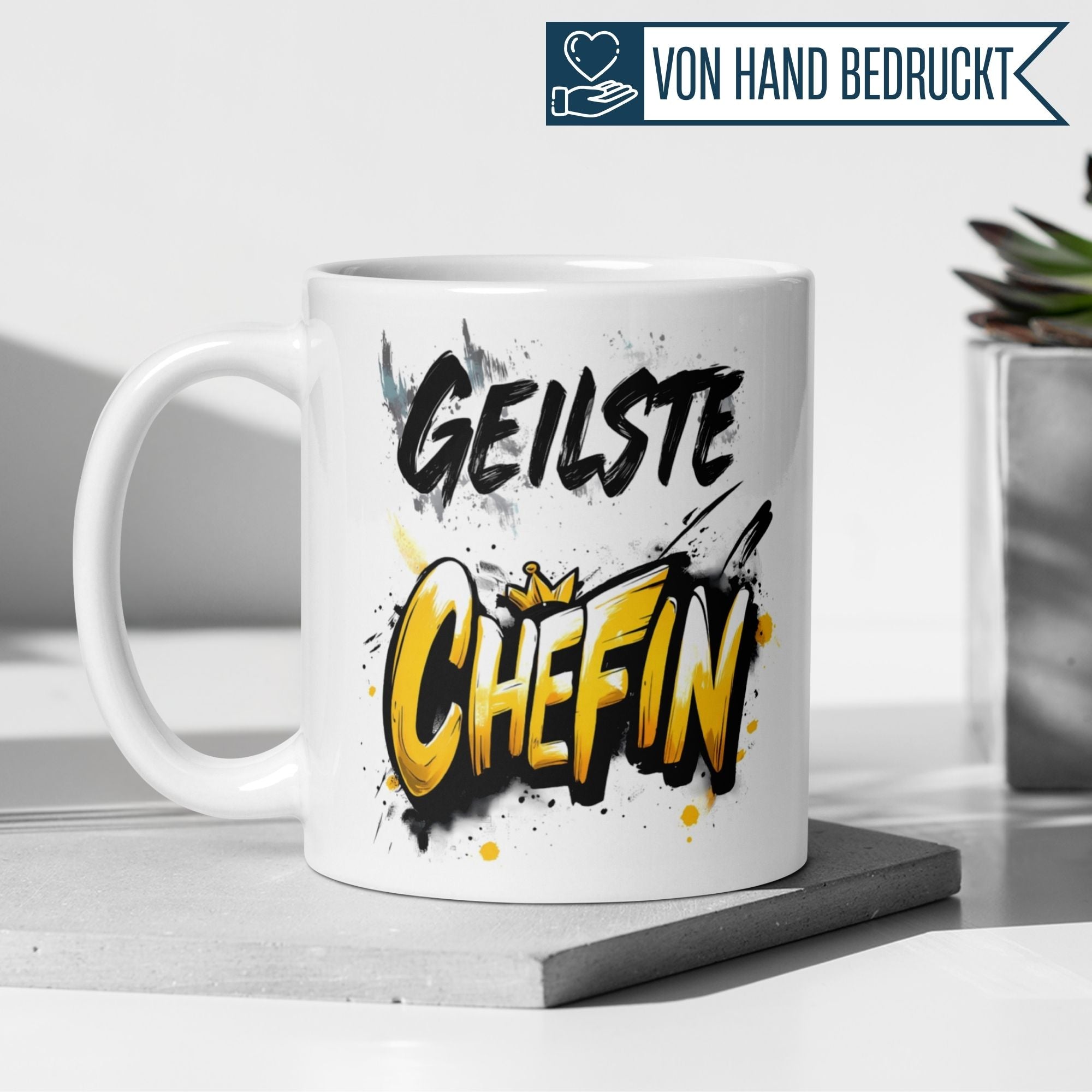 Momentals Tasse mit Spruch "Geilste Chefin" in Graffiti-Optik, perfekt für Chefin-Abschiedsgeschenke.