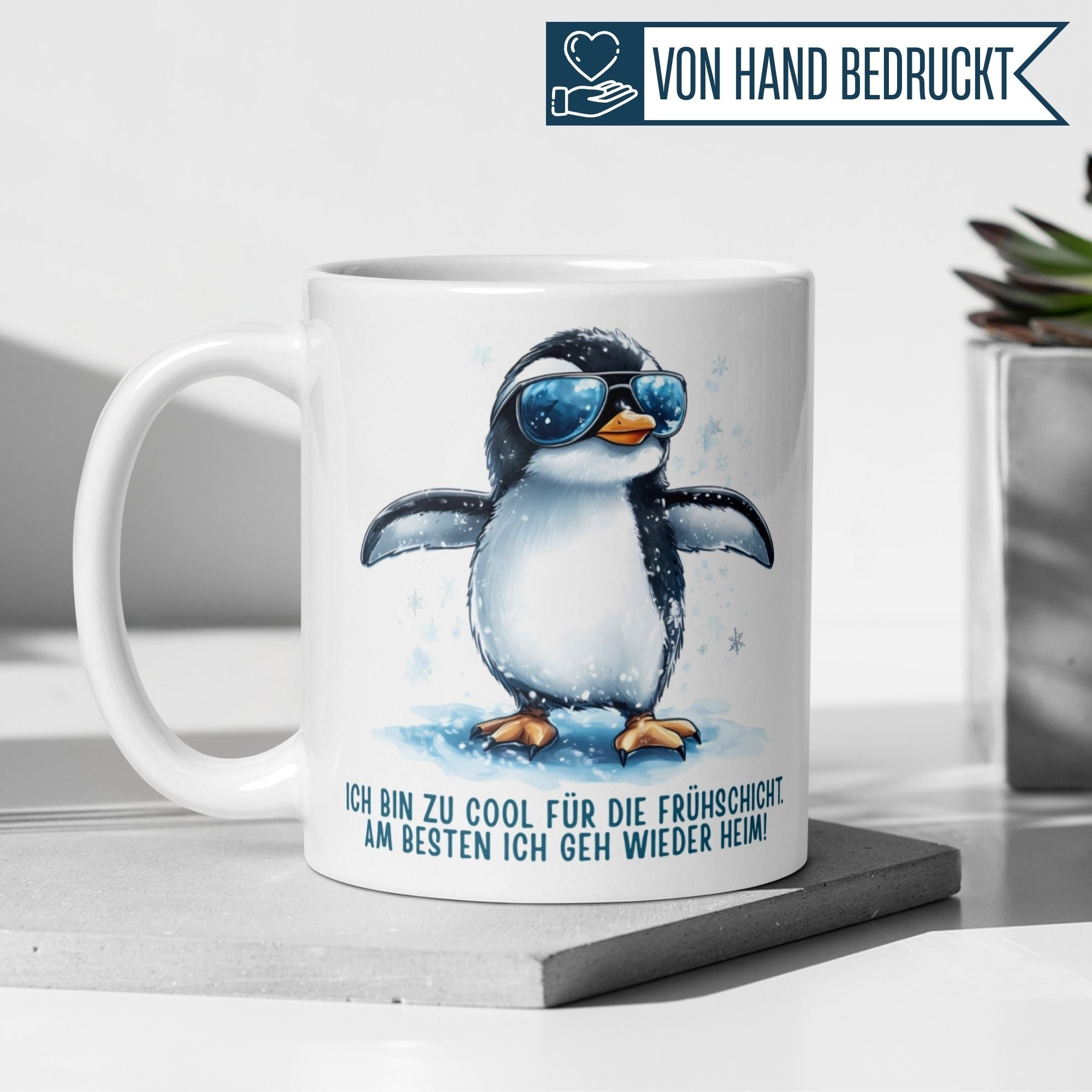 Momentals Tasse für Morgenmuffel mit Pinguin und Spruch "Zu cool für die Frühschicht".