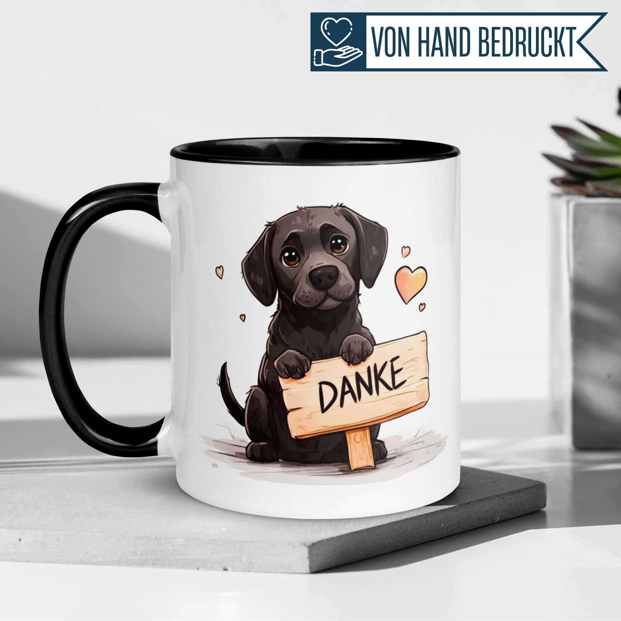 Schwarze Tasse mit Hundemotiv und Herzchen, die "Danke" sagt – perfektes Geschenk für Wertschätzung.