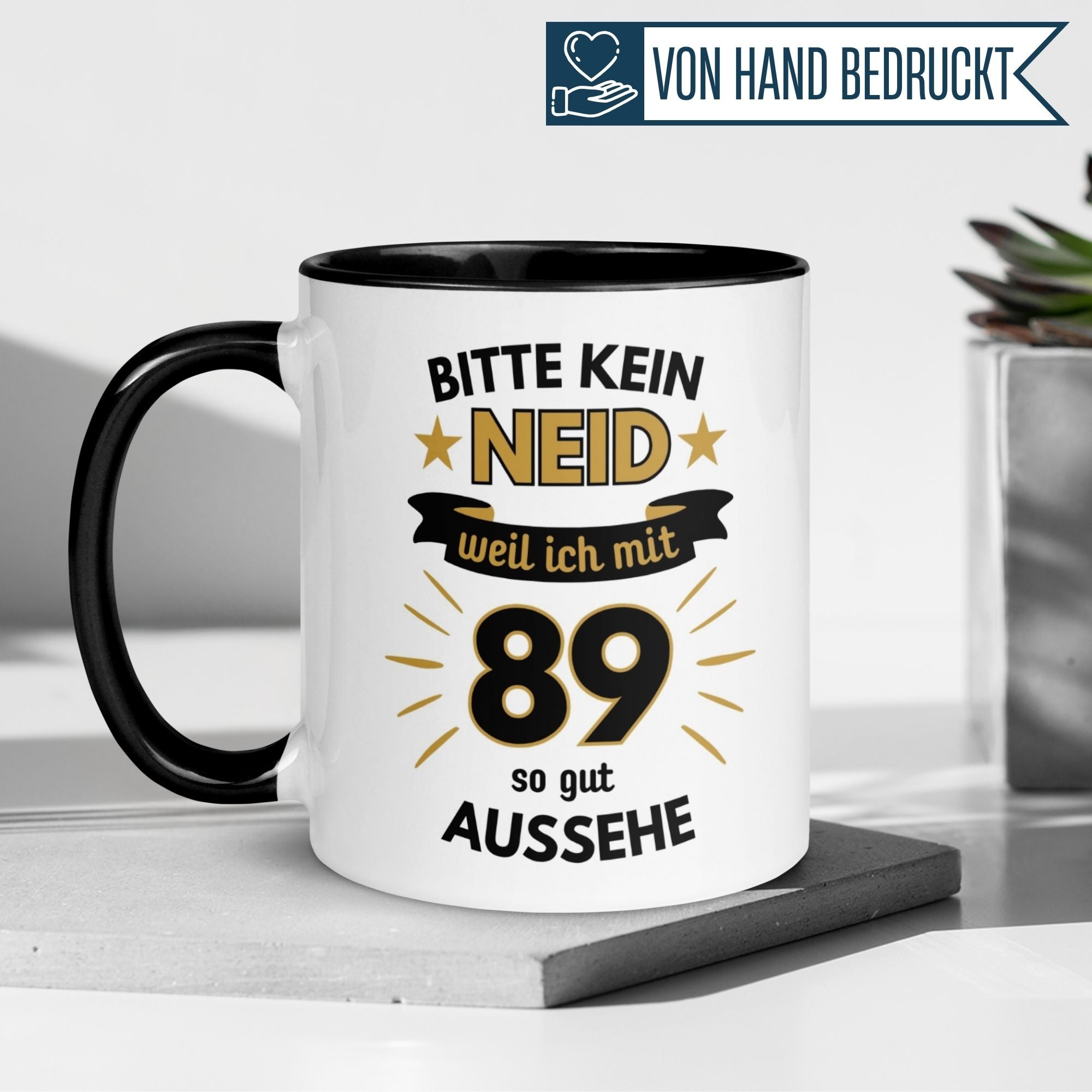 Humorvolle Tasse zum 89. Geburtstag mit Spruch "Bitte kein Neid, weil ich mit 89 so gut aussehe"