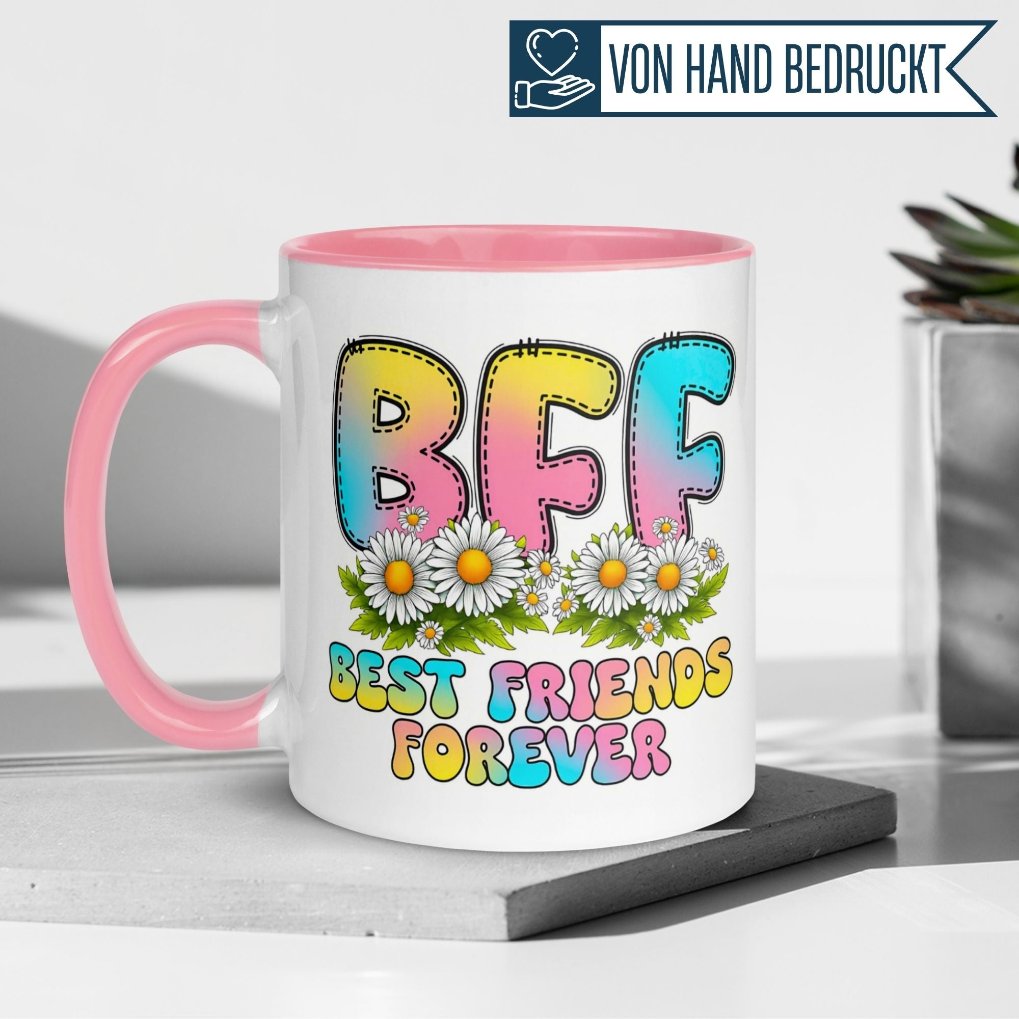 Momentals BFF Tasse mit buntem Blumenmotiv für beste Freunde, ideal für täglichen Freundschaftsgruß.