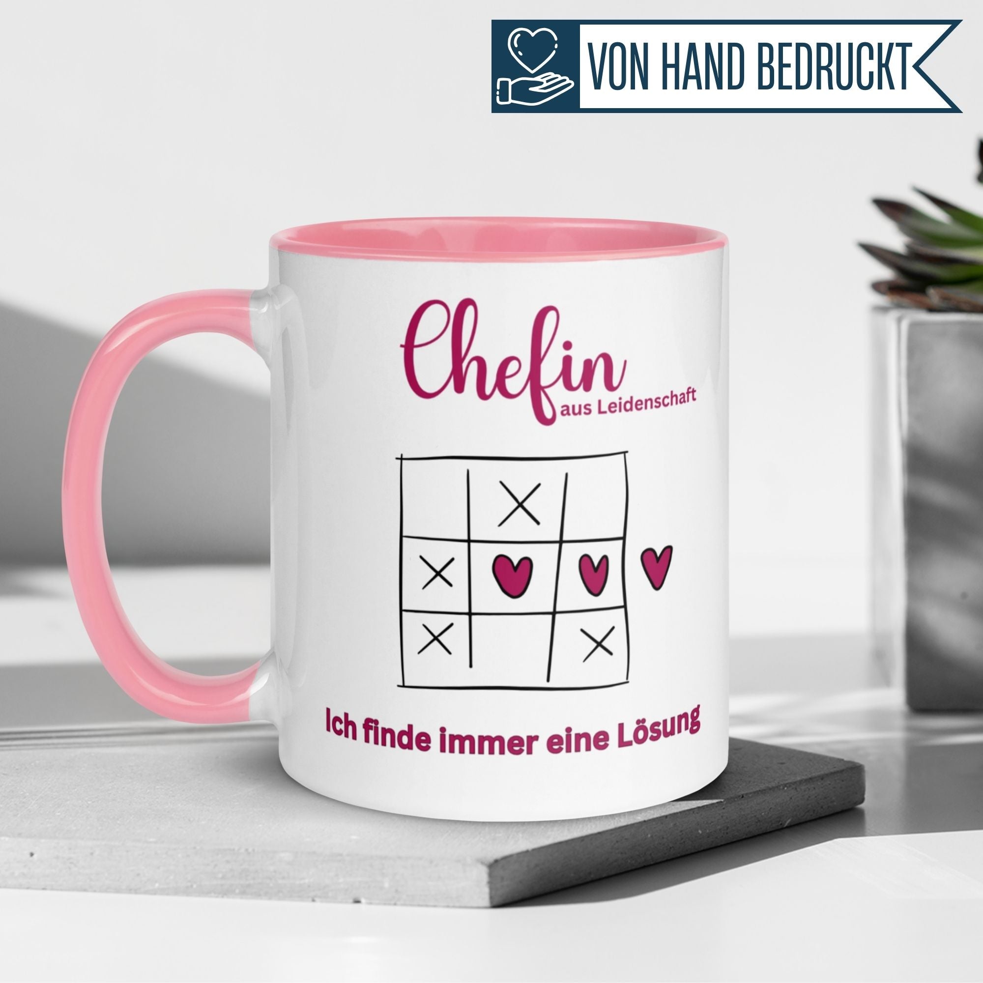 Momentals® Chefin Tasse mit Herz und Spruch "Ich finde immer eine Lösung" für kreative Geschenke im Büro.