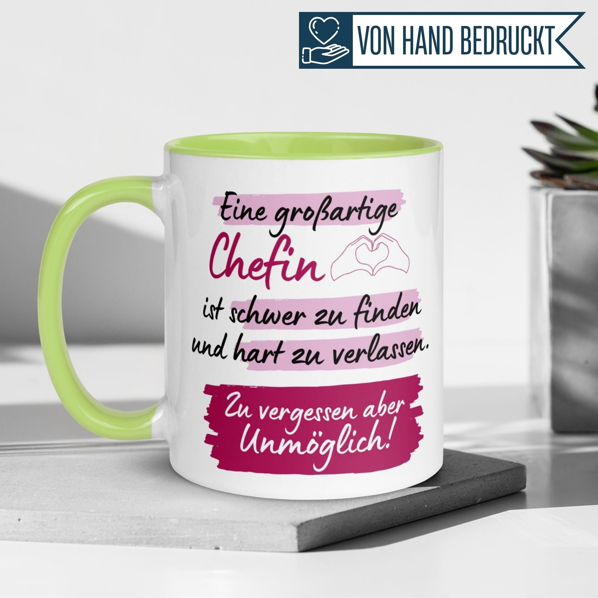Momentals Tasse Chefin mit humorvollem Text zum Abschied und Wertschätzung, pink-lila Aquarell-Look.