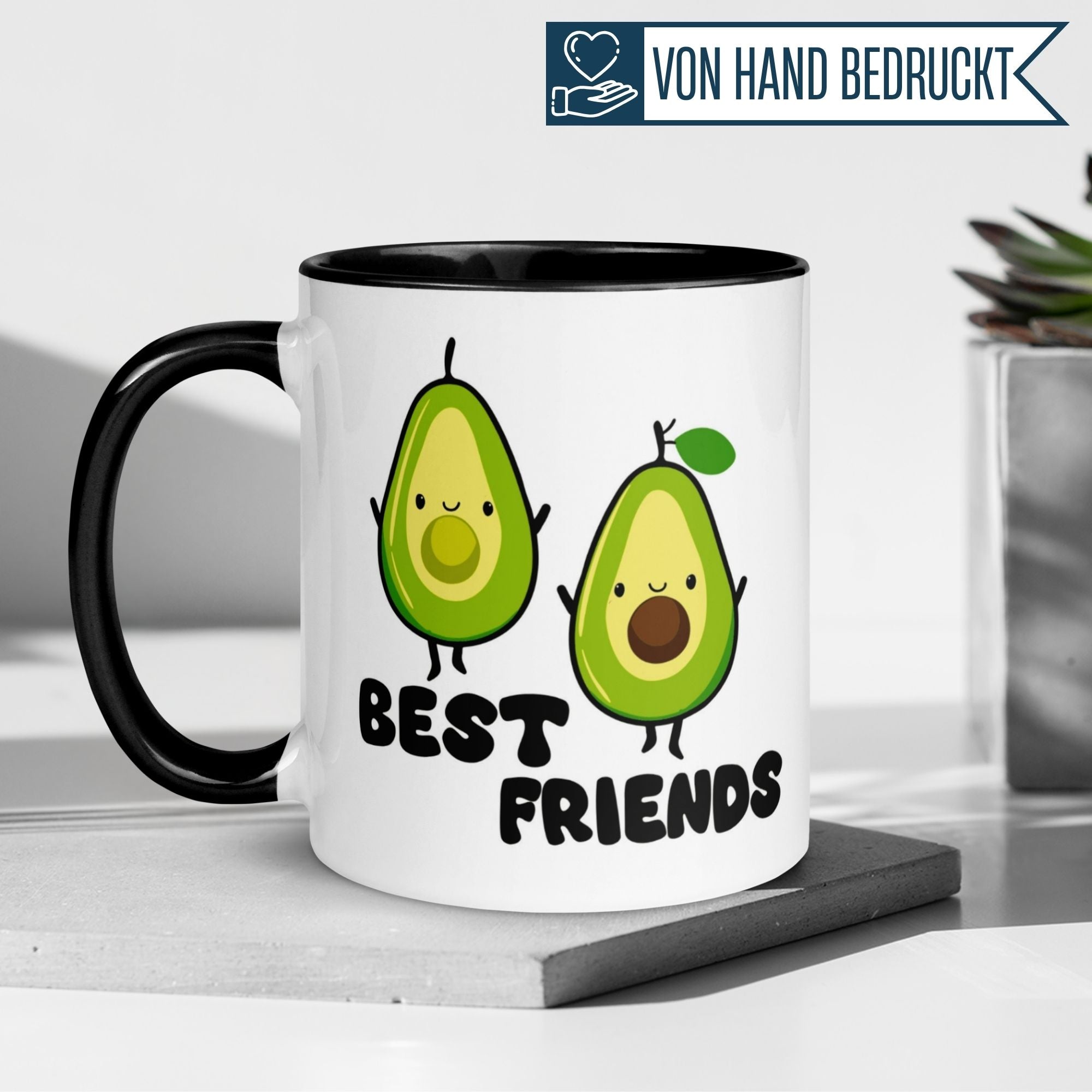 Momentals Tasse mit fröhlichen Avocados und dem Schriftzug „Best Friends“ für Freundschaften.