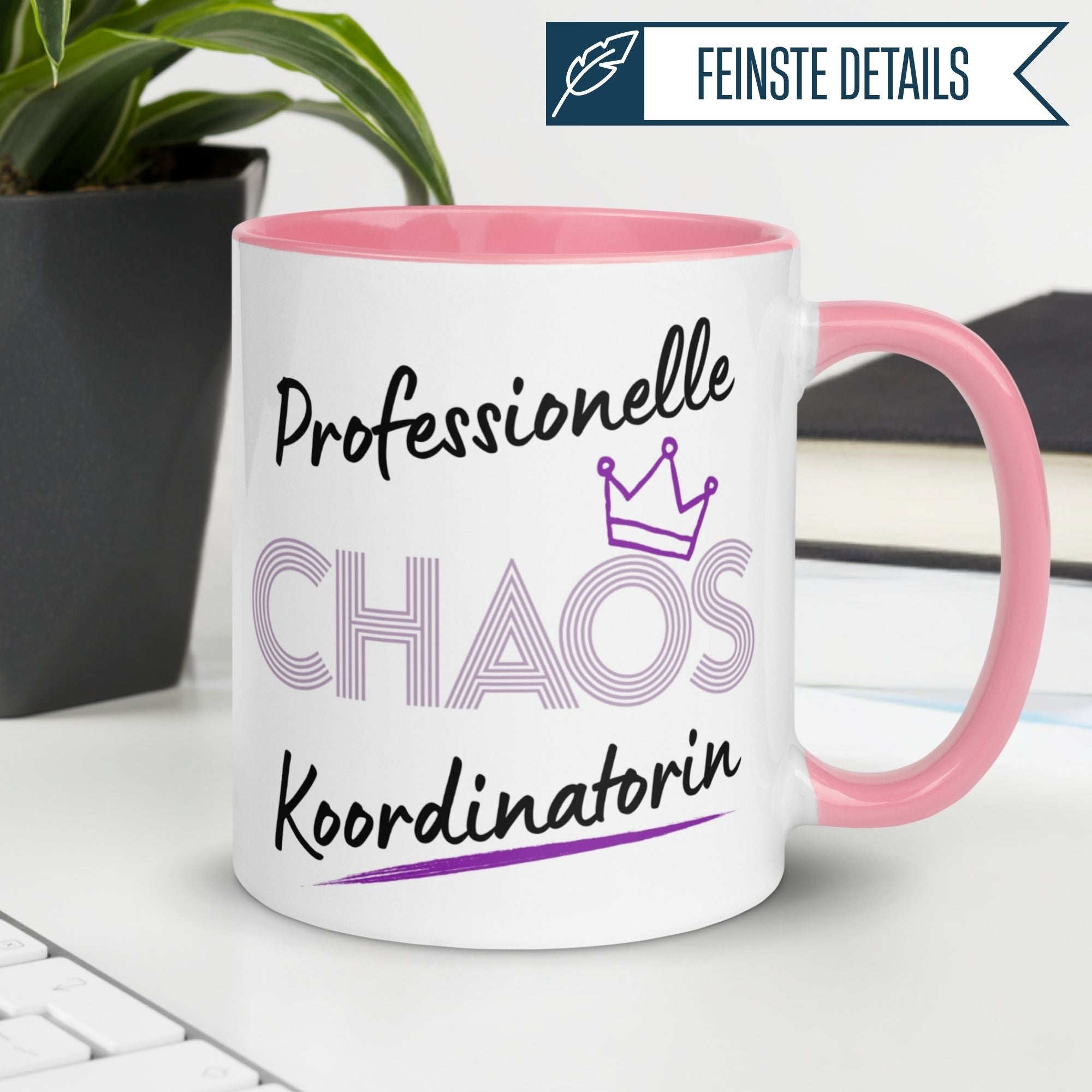 Momentals Tasse für Chefin mit Spruch "Professionelle Chaos Koordinatorin" in pink und weiß, kreatives Geschenk.
