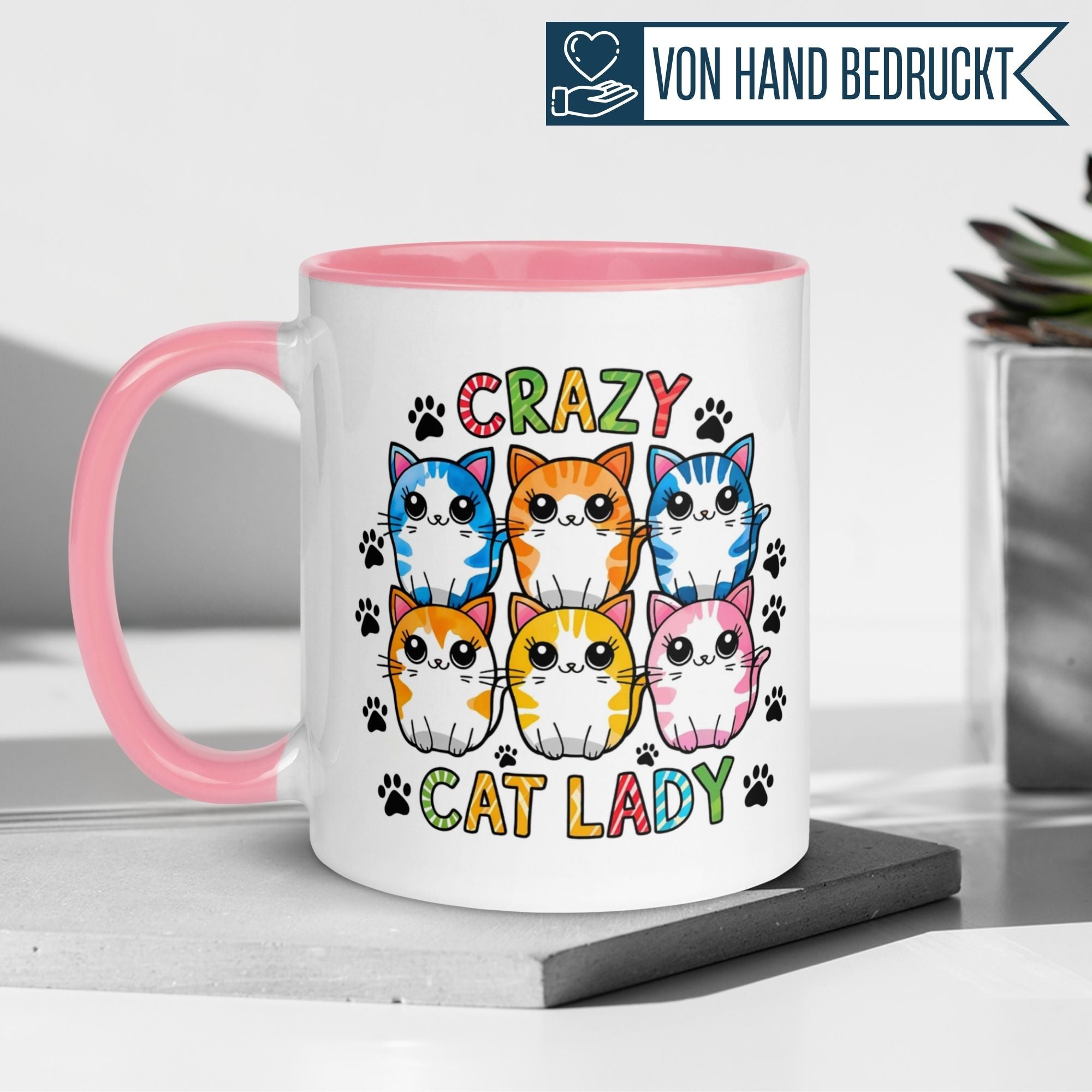 Momentals® Tasse für Katzenliebhaber mit bunten Katzen und dem Spruch 'Crazy Cat Lady'.