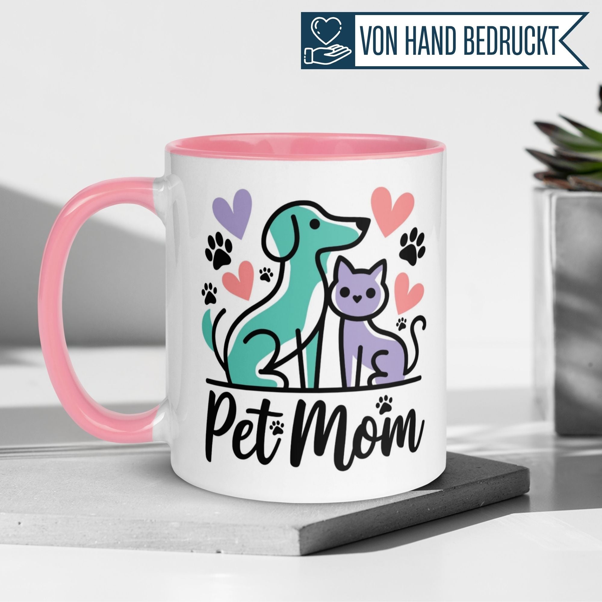 Momentals® Tasse mit Hund und Katze, Herzchen und "Pet Mom" Text für Tierliebhaber.