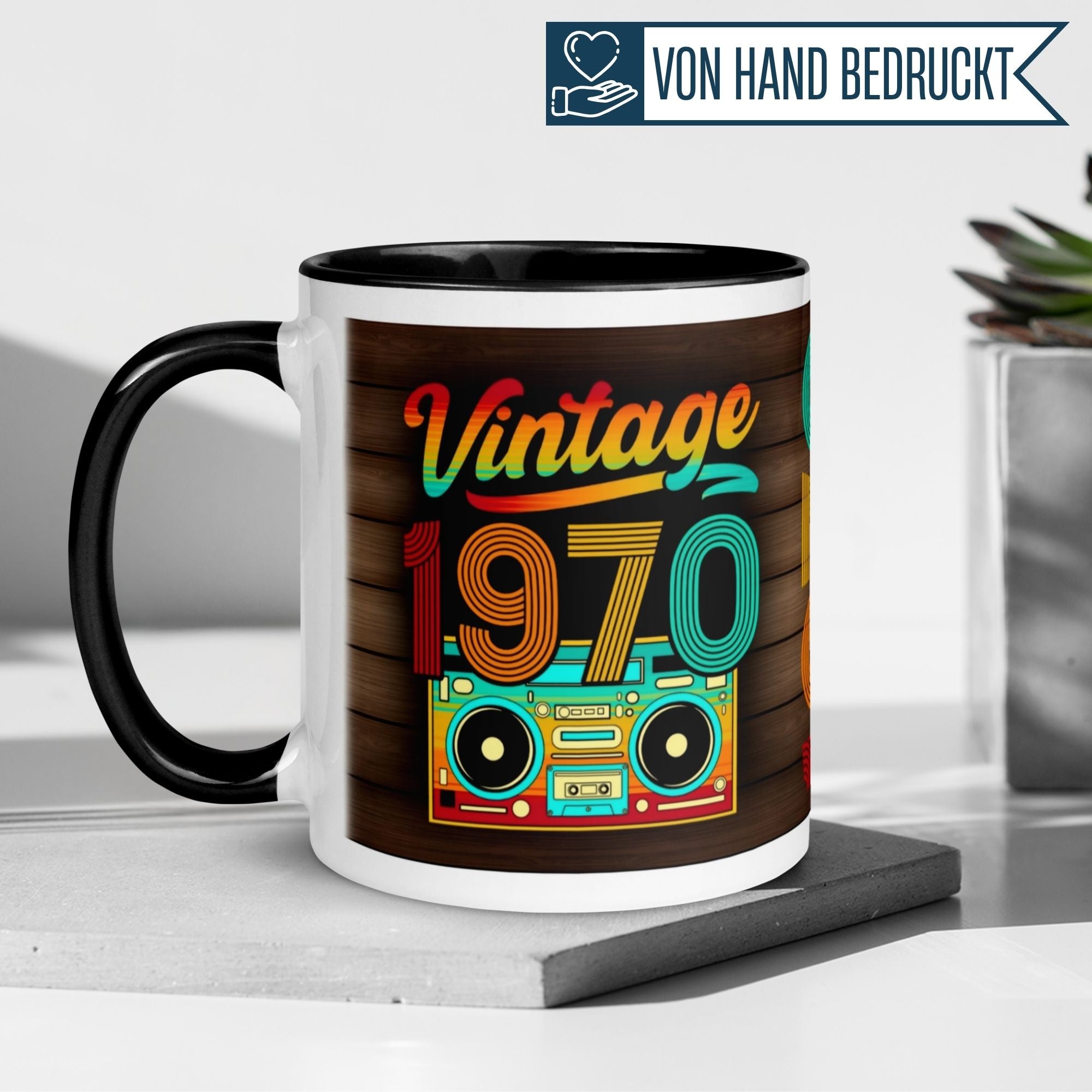 Momentals® Vintage 1970 Tasse für 55. Geburtstag, farbenfrohes Retro-Design mit Boombox.
