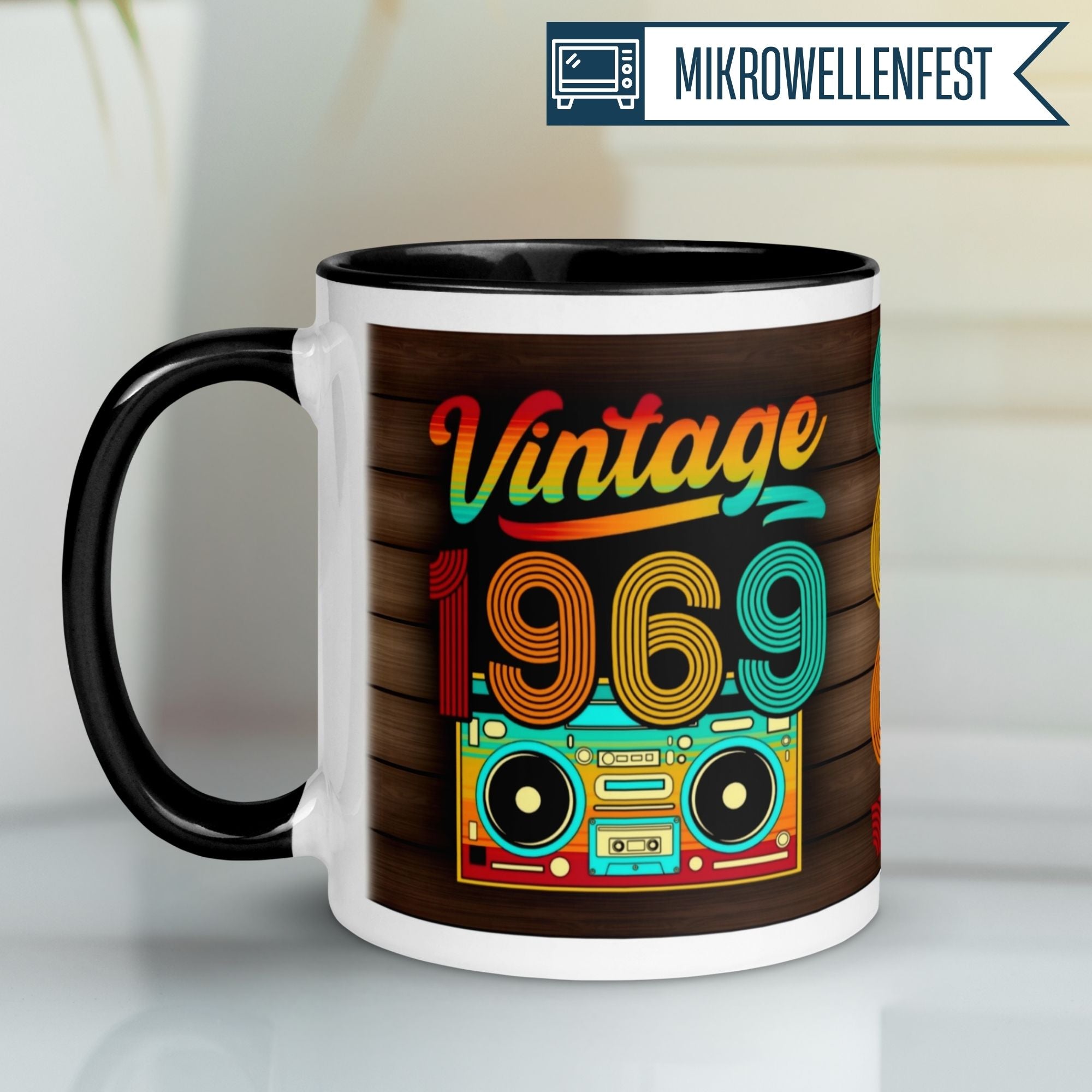 Momentals® Tasse für 56. Geburtstag mit Retro-Design und Vintage 1969 Motiven, perfekt für Kaffee oder Tee.
