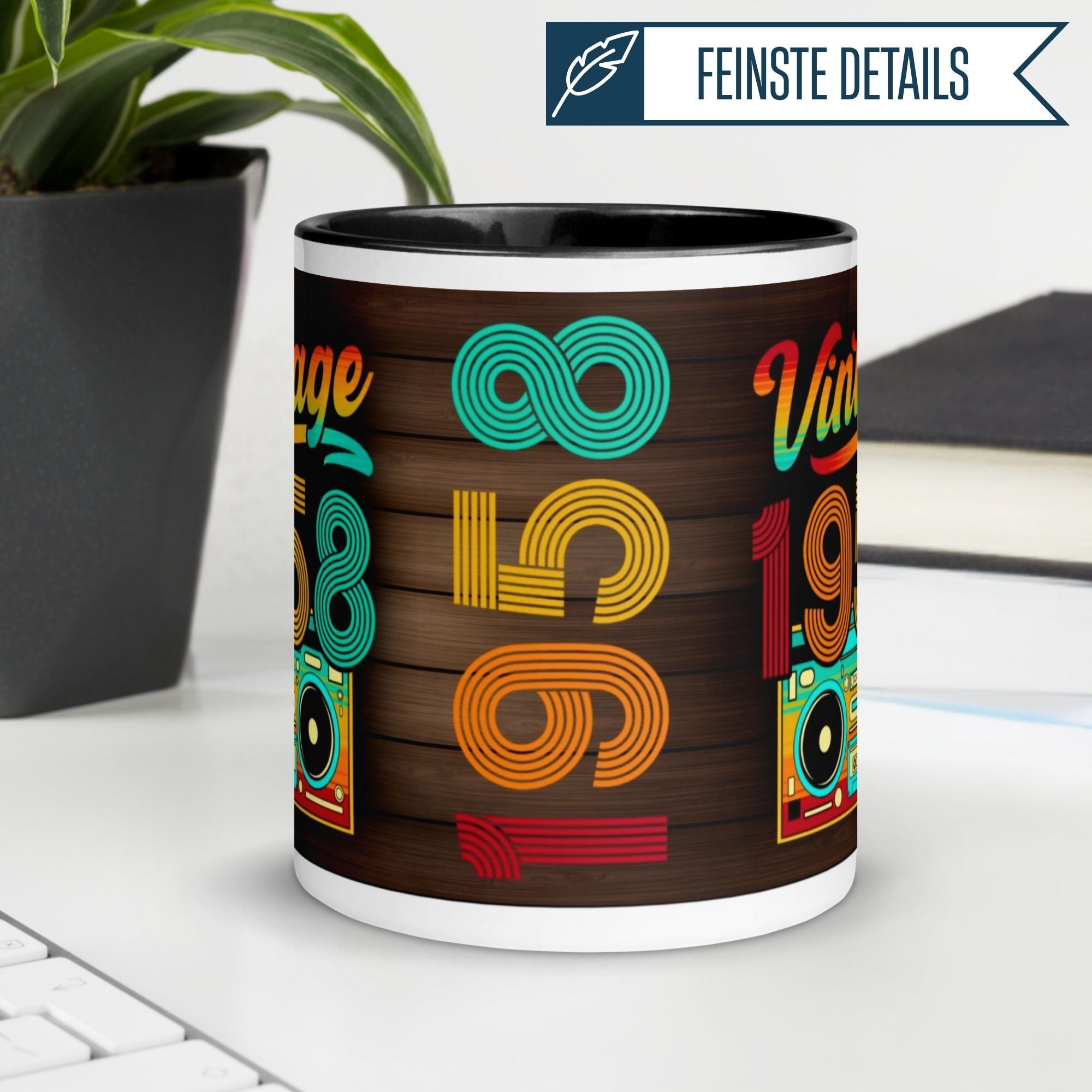 Momentals® Tasse 67. Geburtstag mit bunten Vintage-Jahren und Retro-Design, perfekt für jeden Geburtstagsfeier.