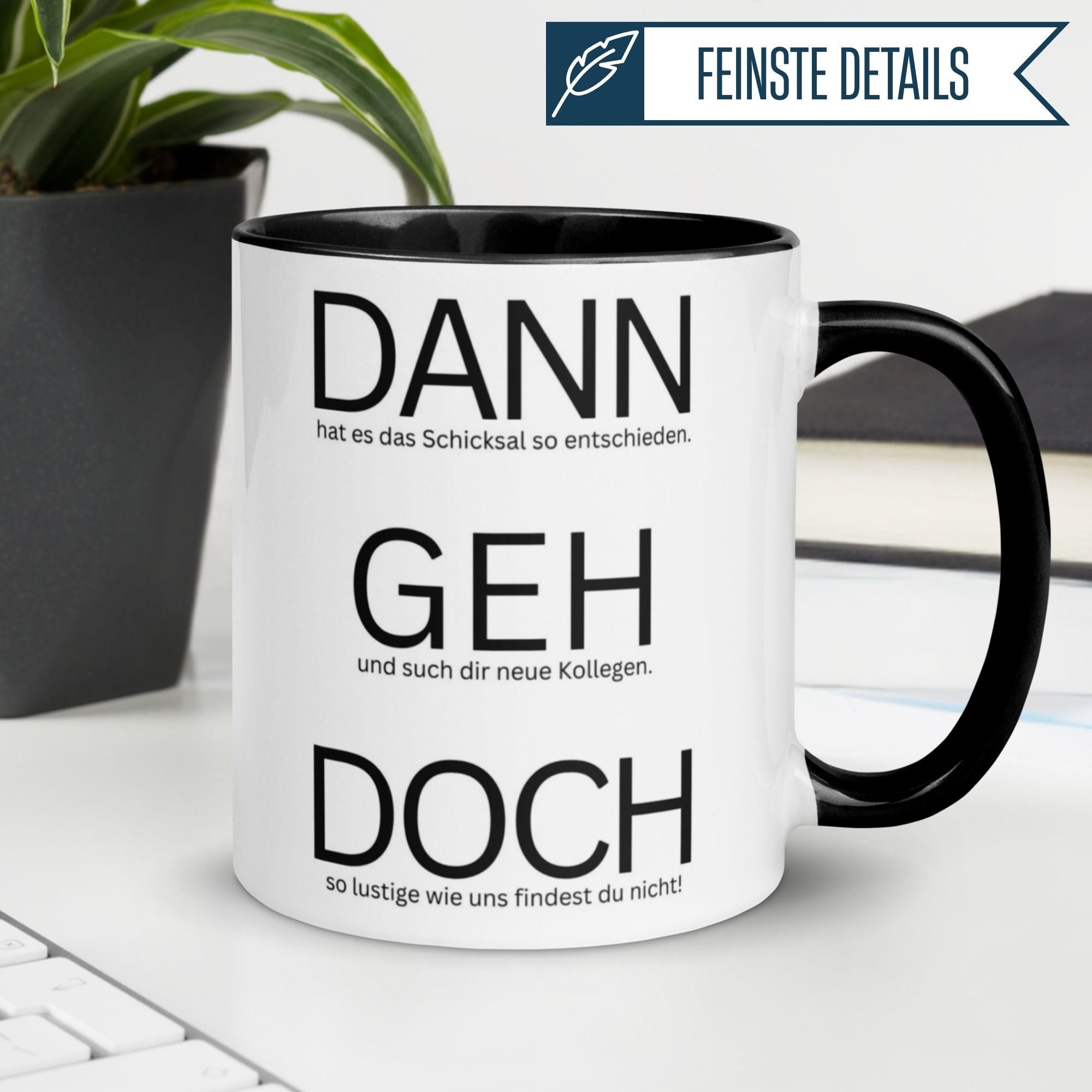 Momentals® Tasse Abschied mit humorvollem Spruch über neue Kollegen, schwarz-weißes Design.