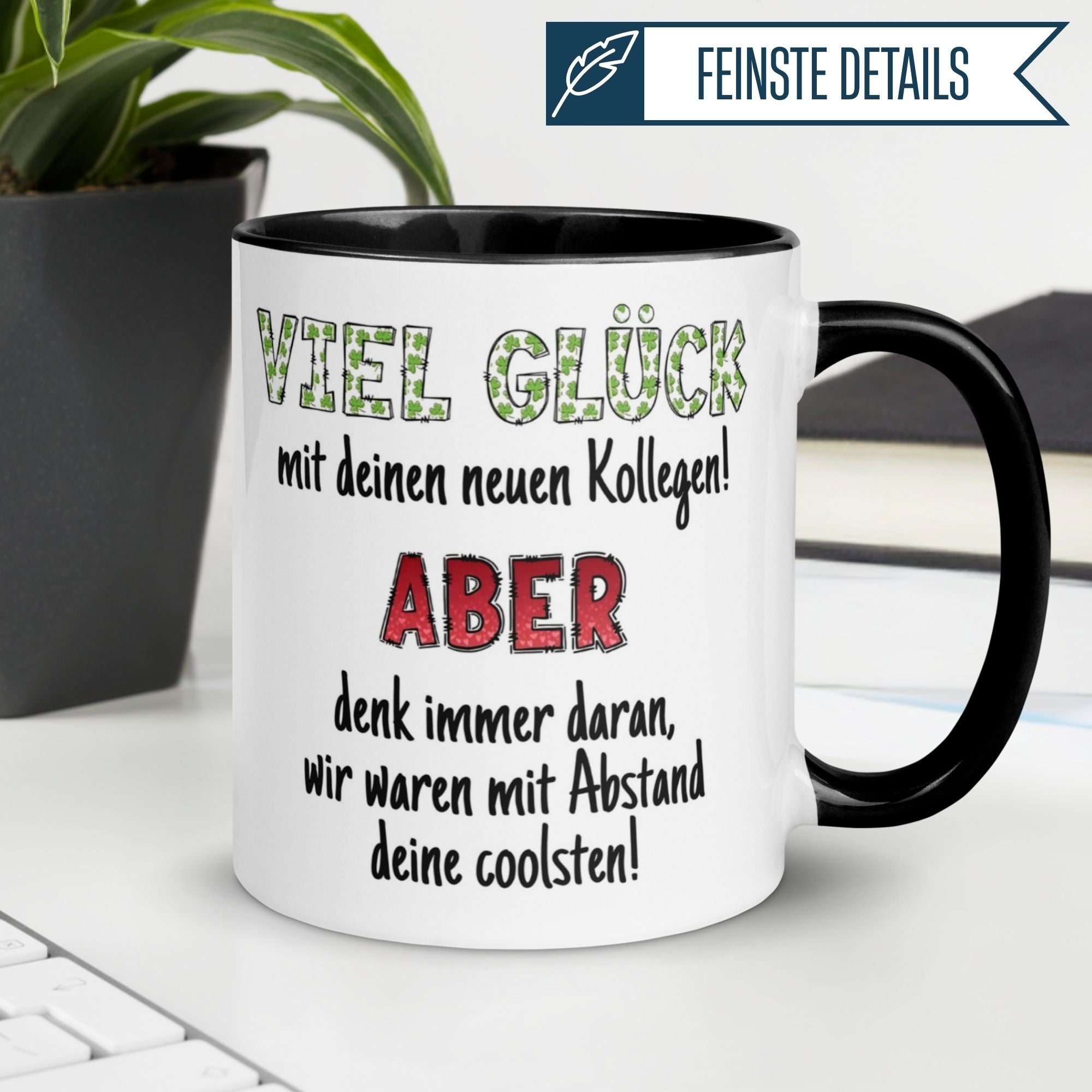Momentals® Tasse mit Spruch: "Viel Glück mit neuen Kollegen!" und Kleeblättern, ideal als Abschiedsgeschenk.