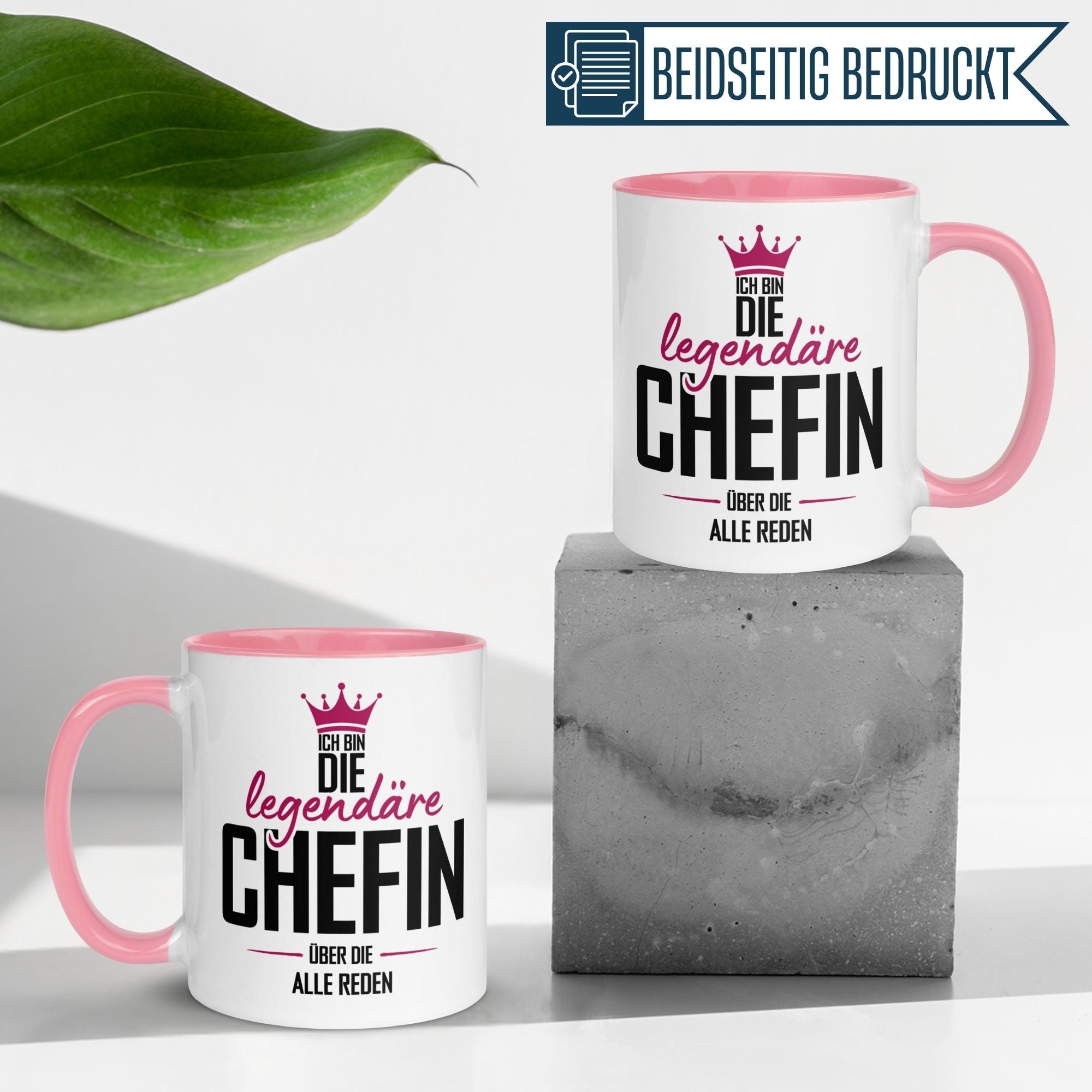 Momentals® Tasse Chefin mit pinkem Griff, ideal für humorvolle Geschenke an die Chefin im Büro.