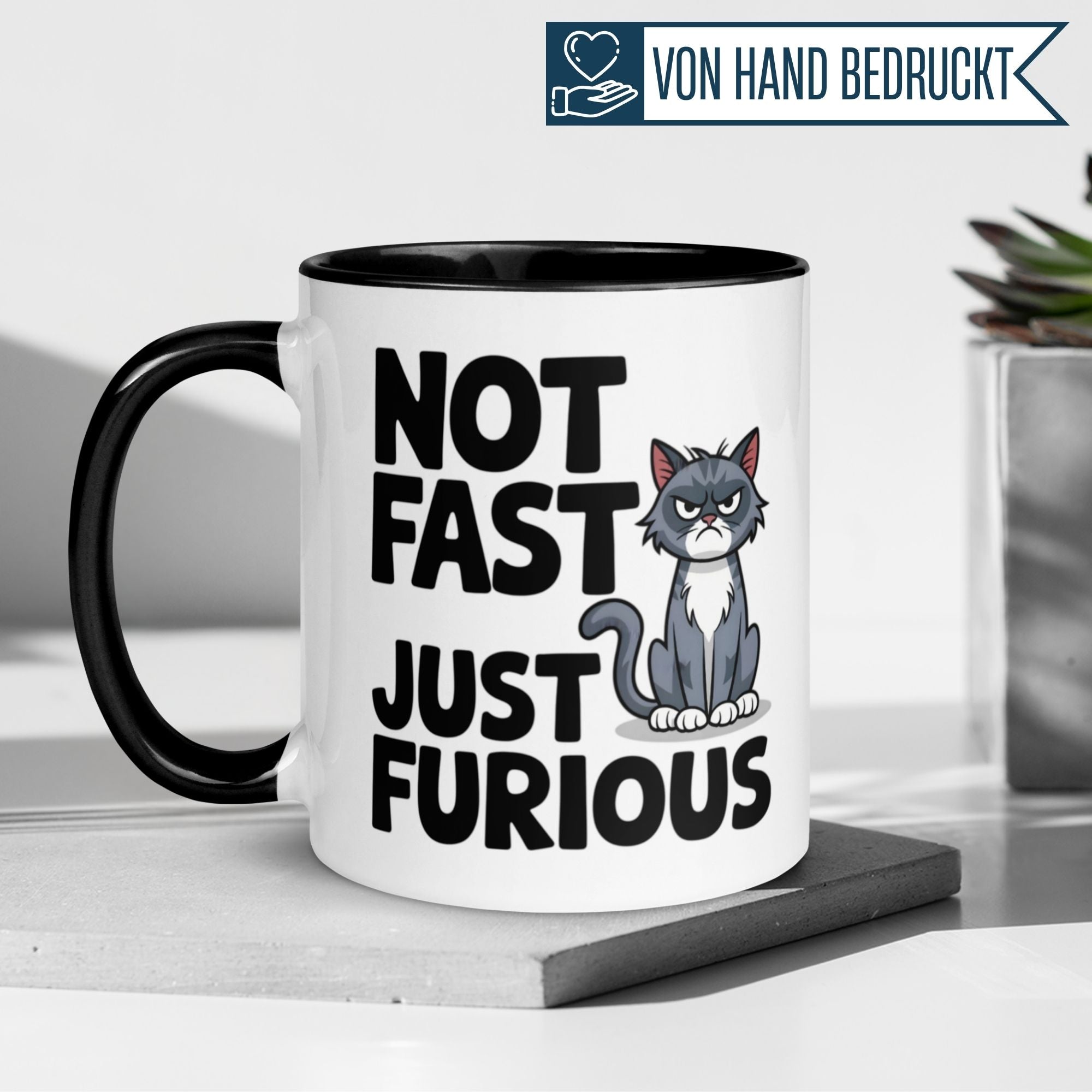 Momentals® Tasse mit wütender Katze und Spruch 'Not fast just furious', ideal für Katzenliebhaber.