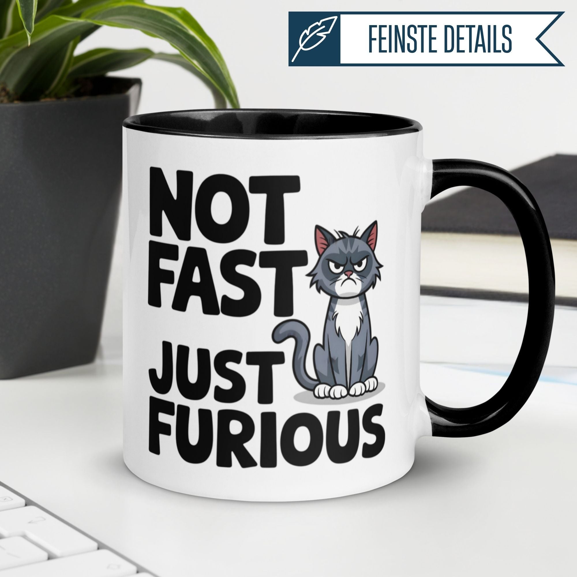 Momentals® Katze Tasse mit schwarzem Henkel, Aufschrift: Not fast just furious, wütende graue Katze.