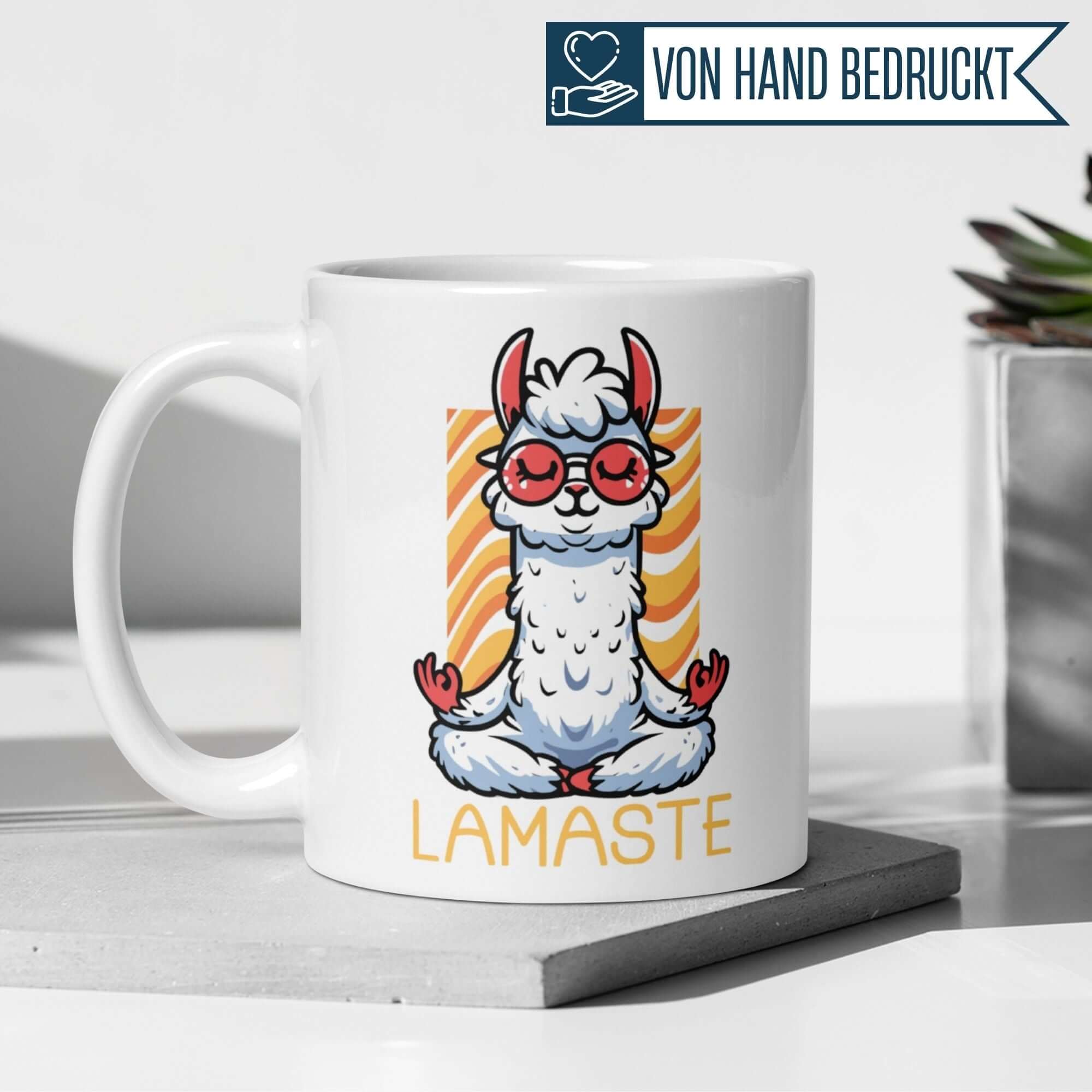 Momentals Tasse mit lustigem Lama-Motiv und ‚Lamaste'-Spruch, ideal für Tierliebhaber.