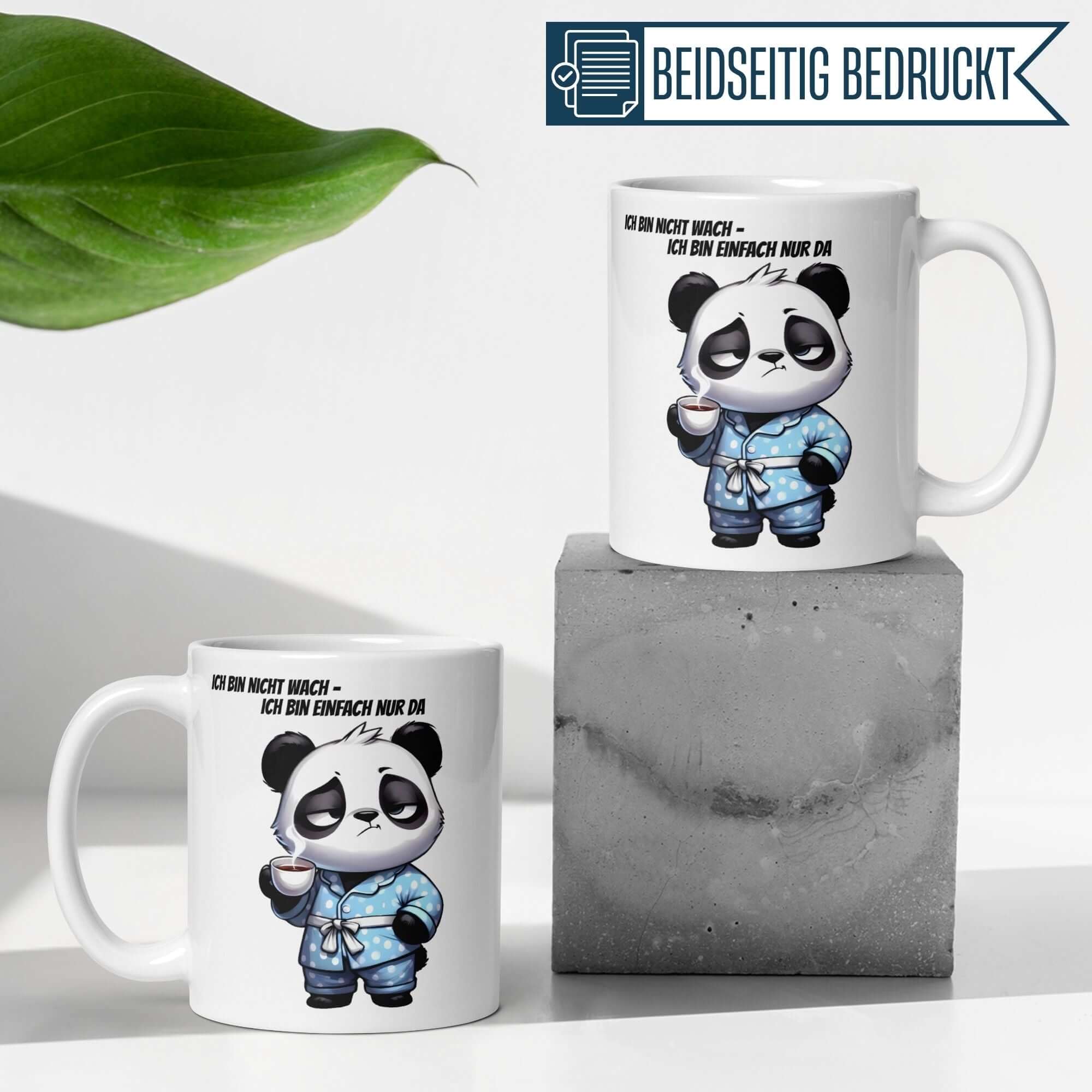 Momentals Tasse für Morgenmuffel mit Panda-Motiv und witzigem Spruch, ideal für Kaffeeliebhaber.