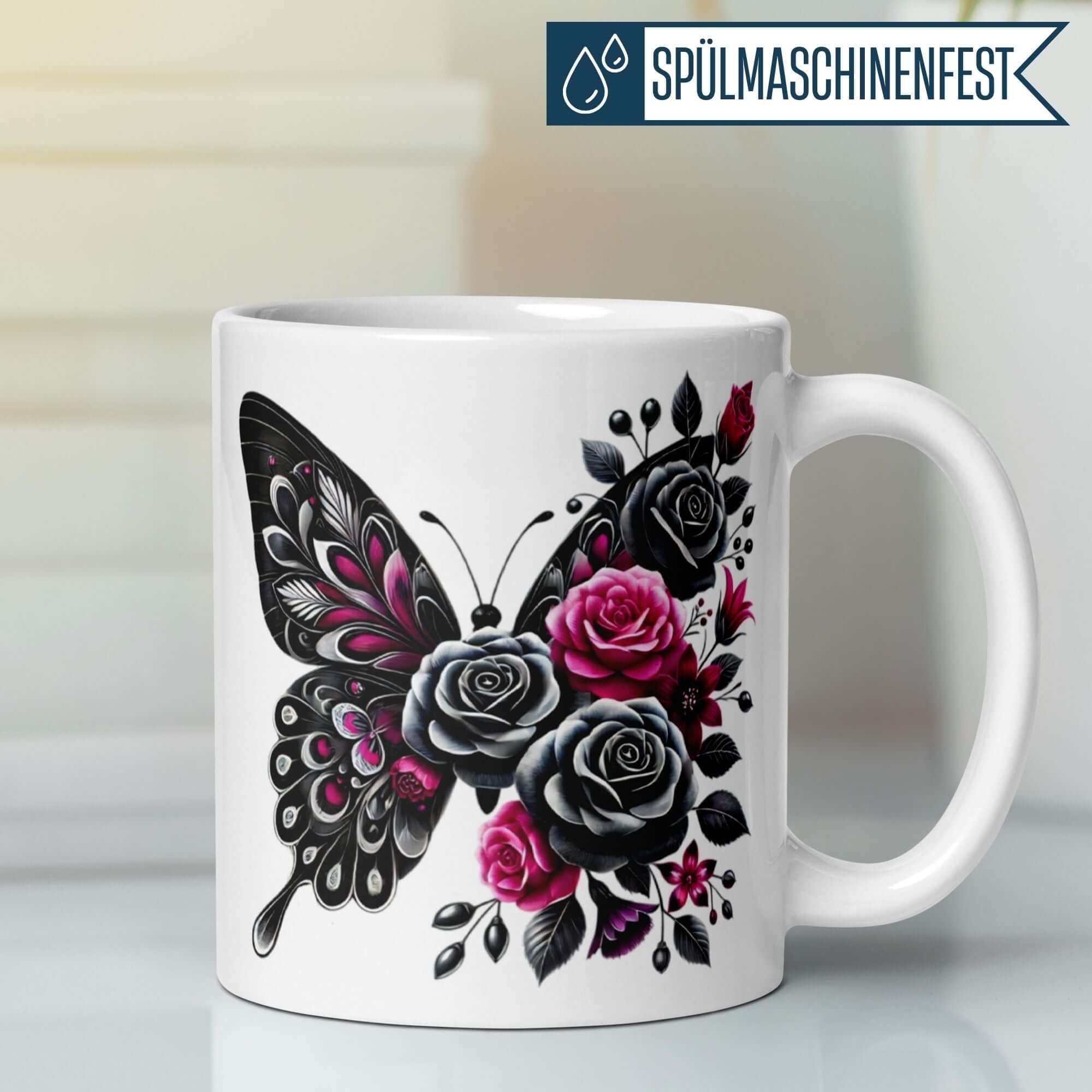 Elegante Tasse mit Schmetterlings- und Rosendesign in erdigen Schwarz- und Pinktönen.
