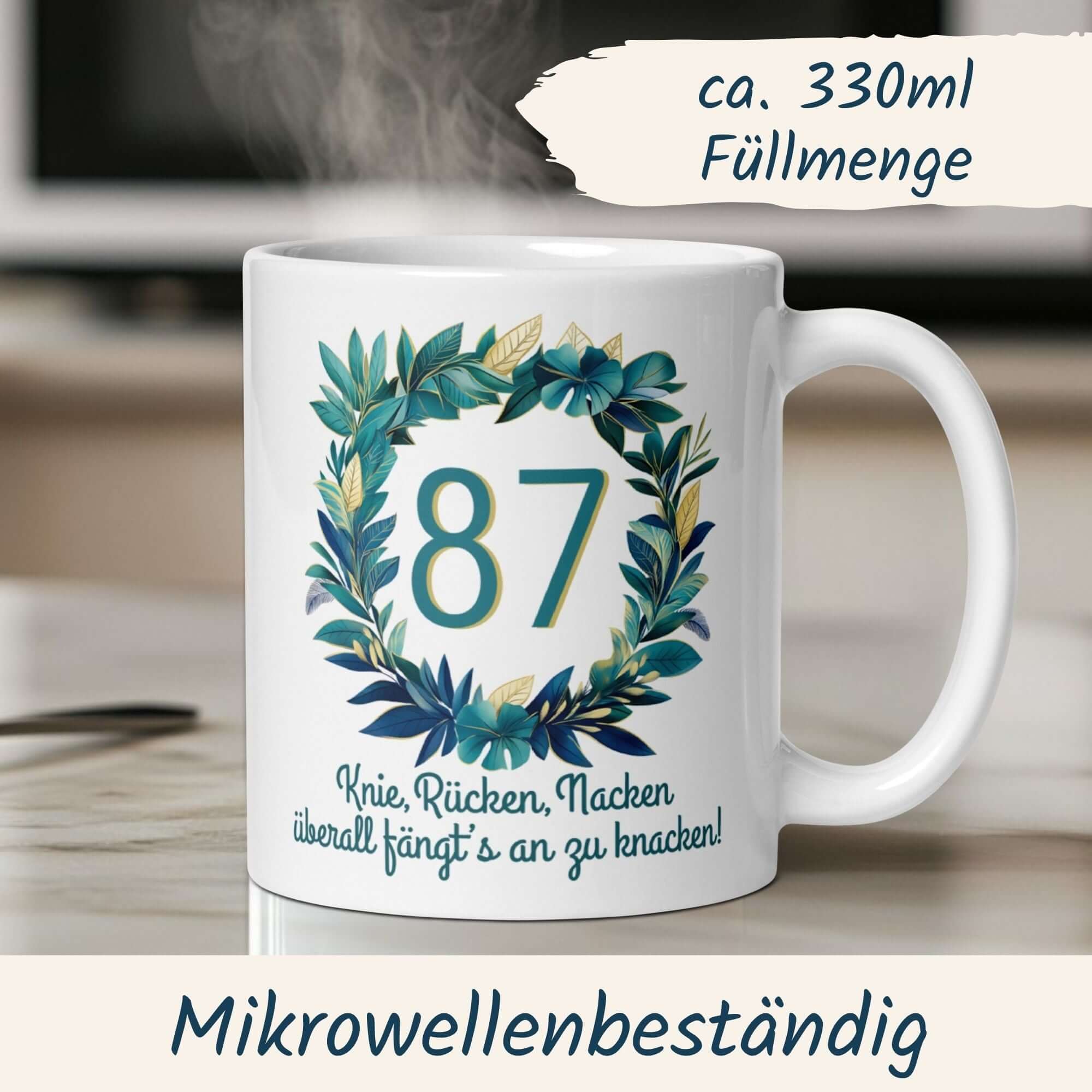 Witzige Tasse zum 87. Geburtstag mit Blumenkranz und Spruch über Gelenke, ideal für humorvolle Geschenke.
