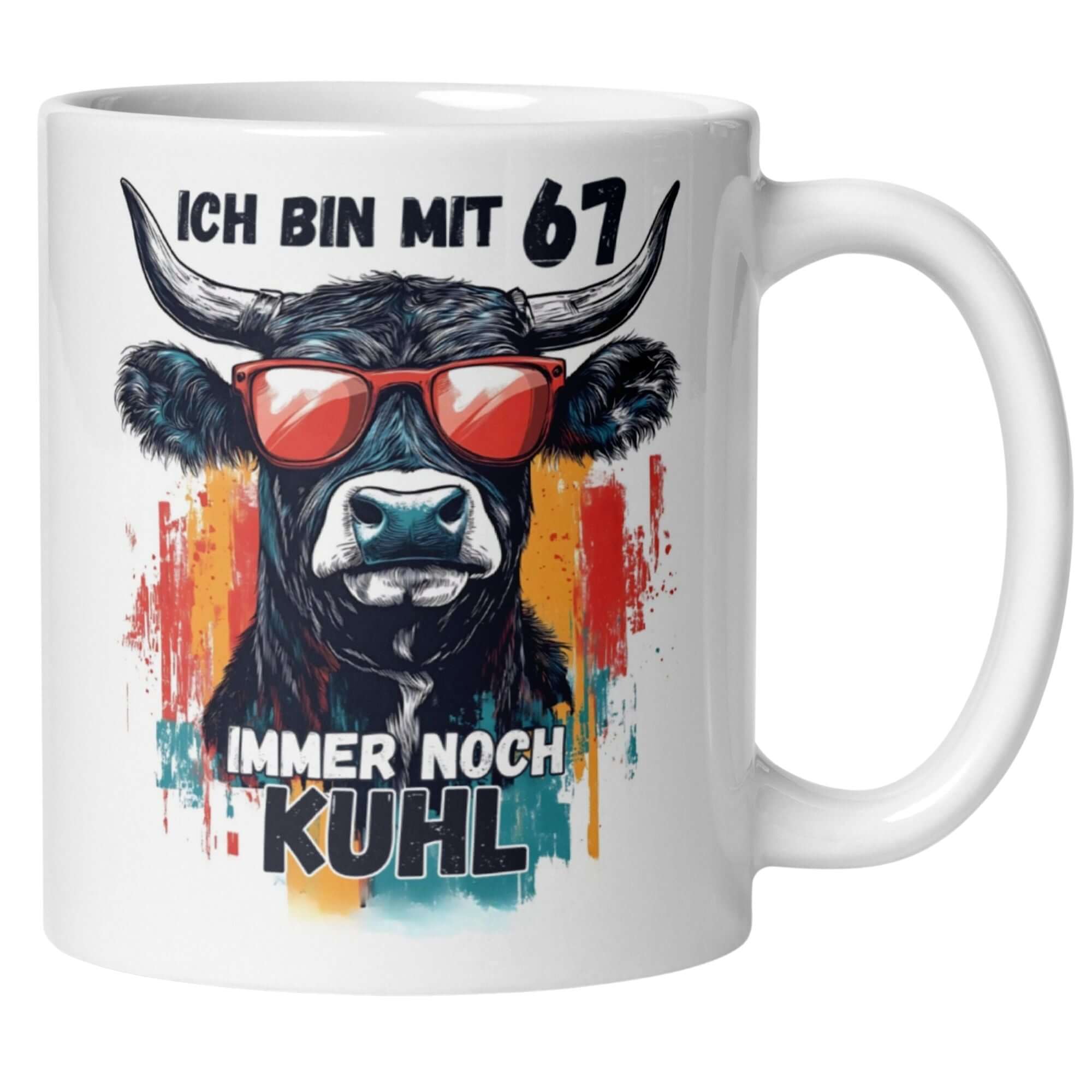 Stylische Tasse zum 67. Geburtstag mit cooler Kuh und Spruch "Ich bin mit 67 immer noch kuhl".