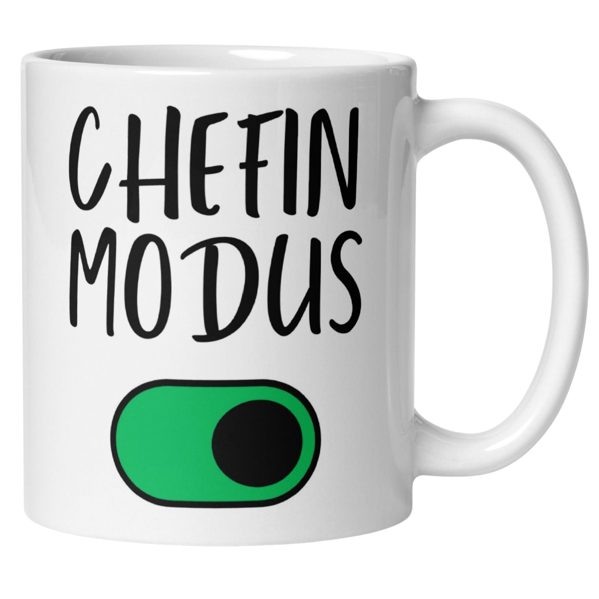 Weißer Becher mit dem Spruch "Chefin Modus" und grünem Einschaltknopf für humorvolle Abschiede.
