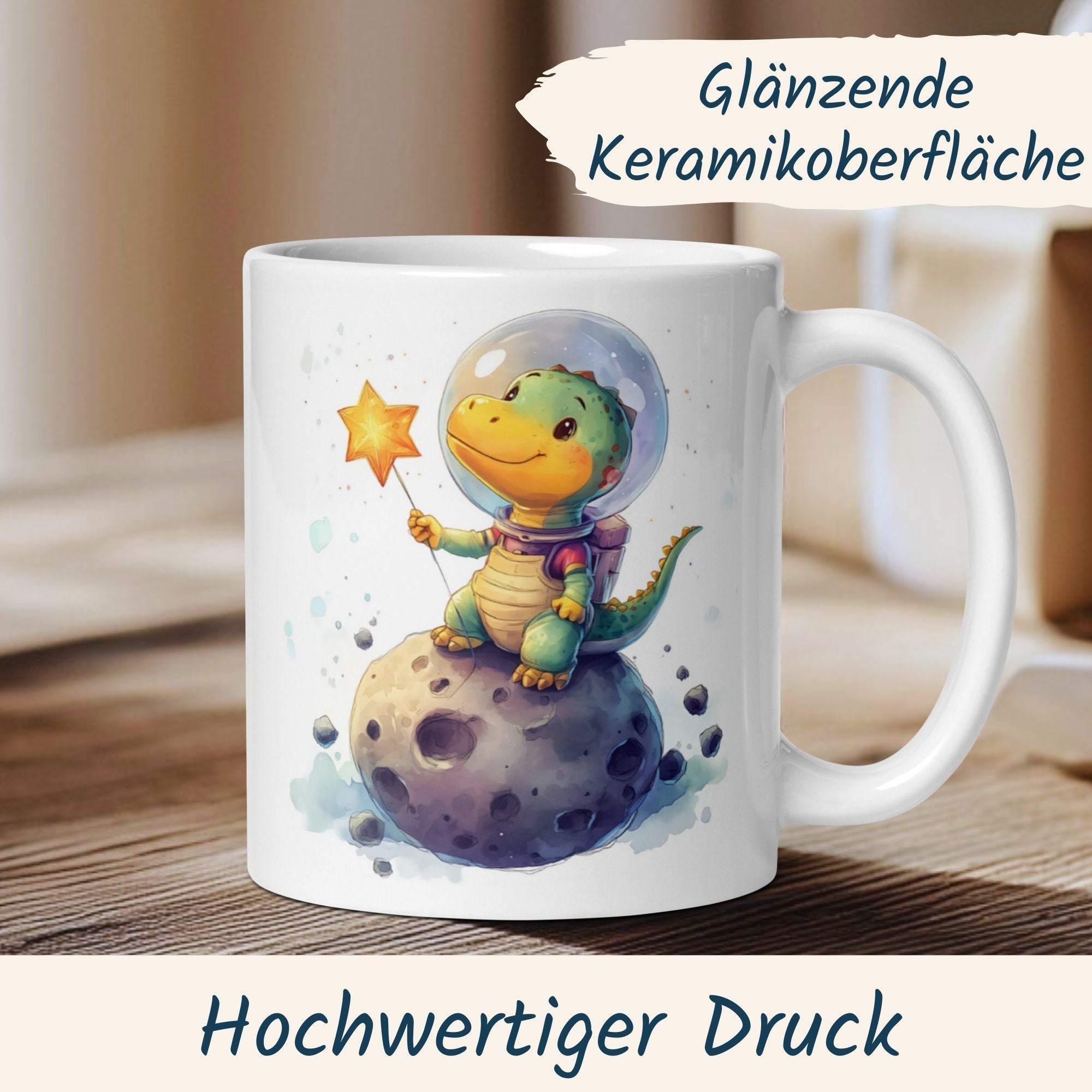 Tasse mit Dinosaurier Astronaut auf Mond, ideal für intergalaktische Frühstücke und Geschenke.