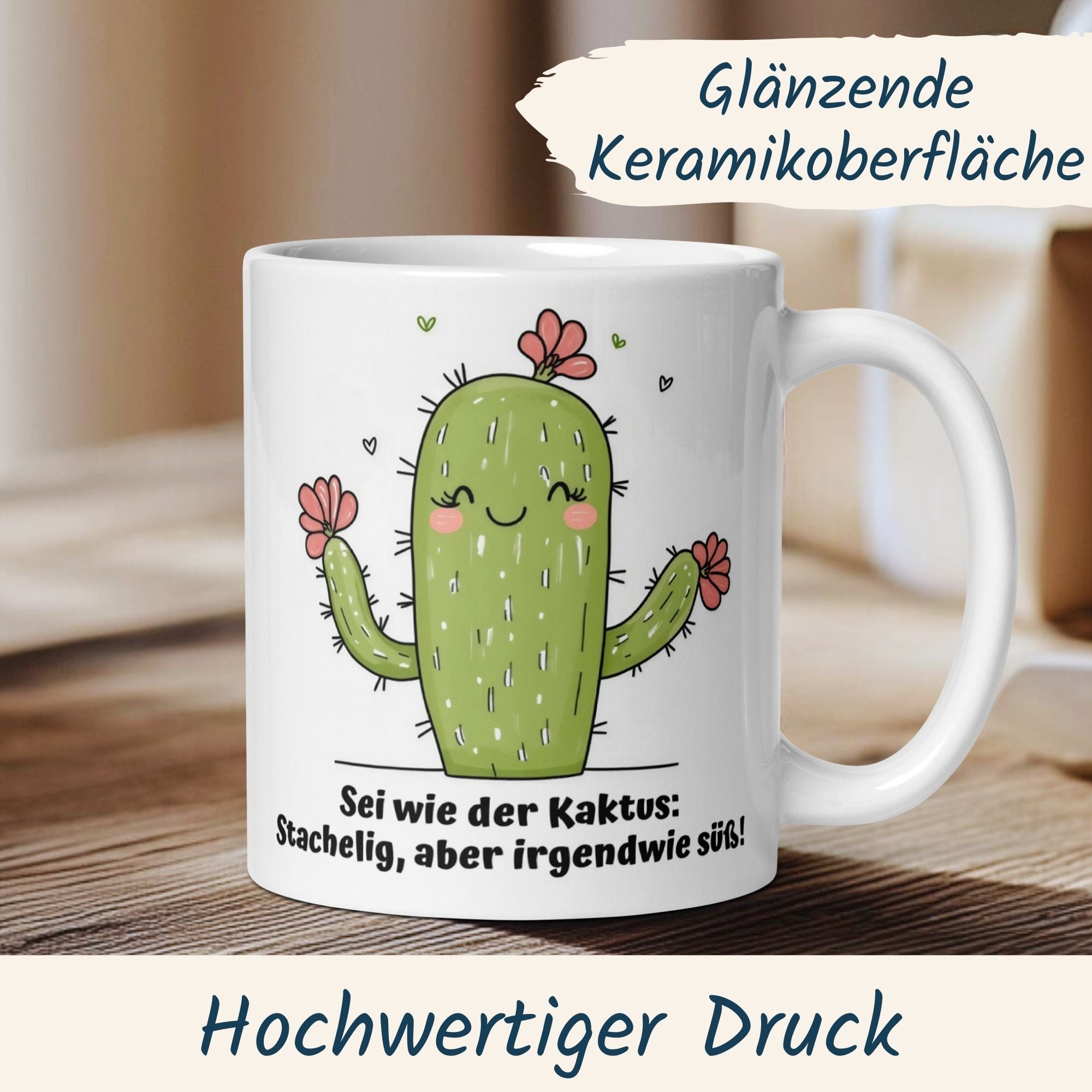 Weiße Kaffeetasse mit Kaktus-Illustration und Spruch "Sei wie der Kaktus: Stachelig, aber irgendwie süß!"
