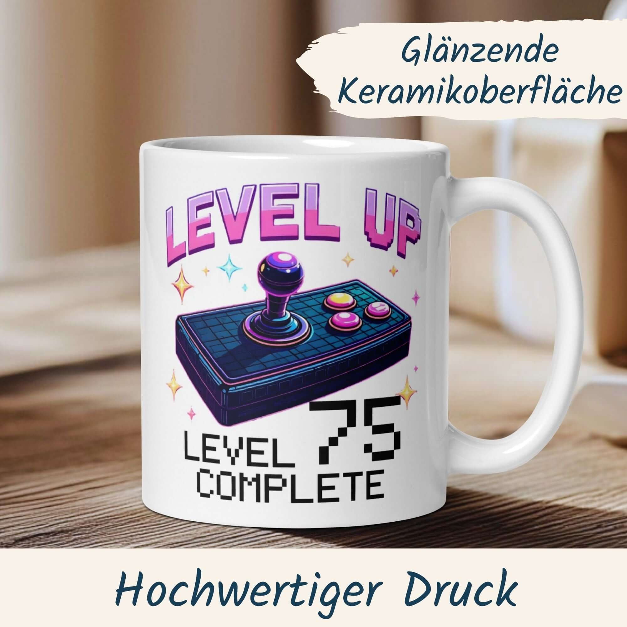 Momentals® Tasse zum 75. Geburtstag mit Joystick-Motiv und Spruch 'Level 75 Complete' in retro Design.