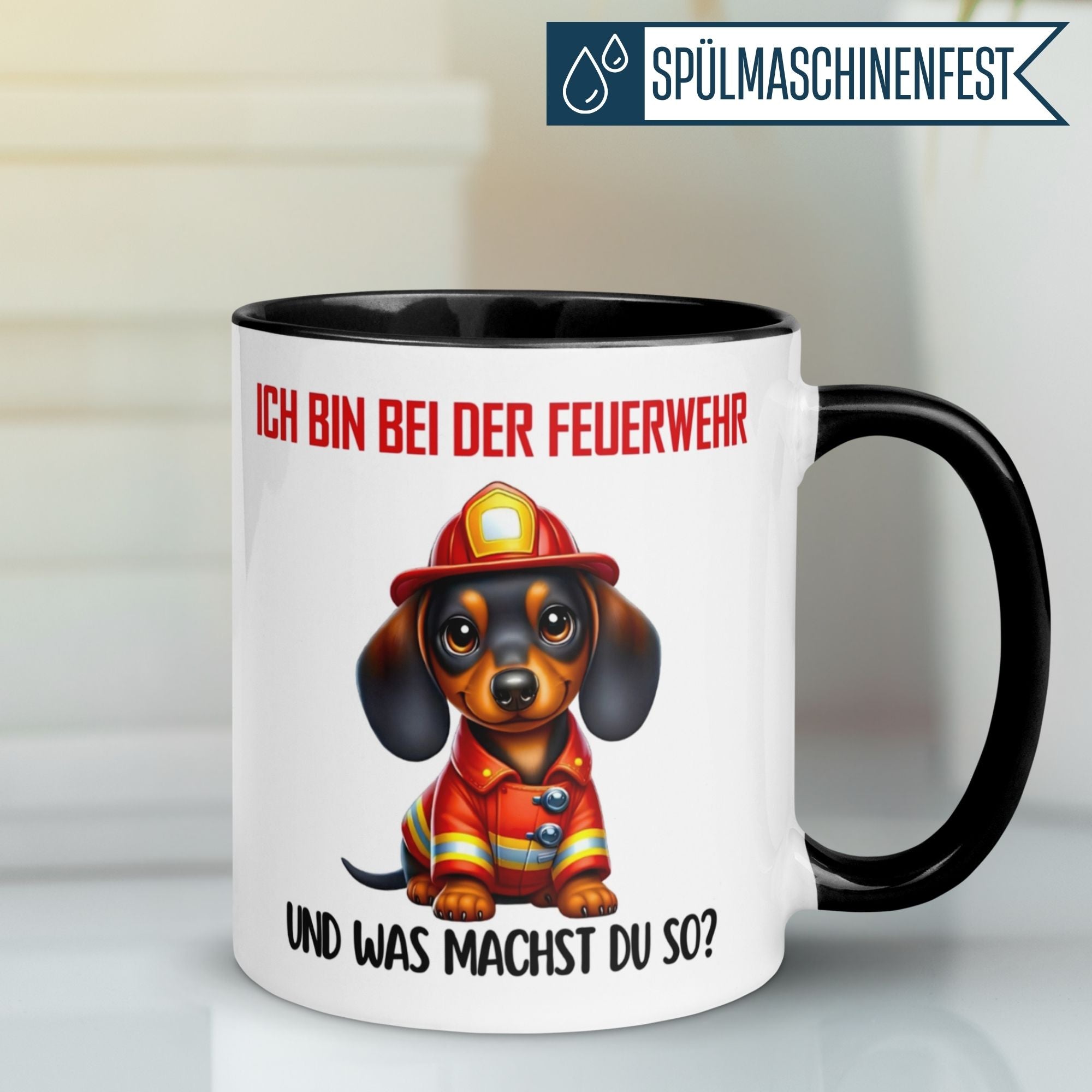 Dackel Feuerwehr-Tasse mit Spruch: "Ich bin bei der Feuerwehr, und was machst du so?" Ideal für Hundeliebhaber!