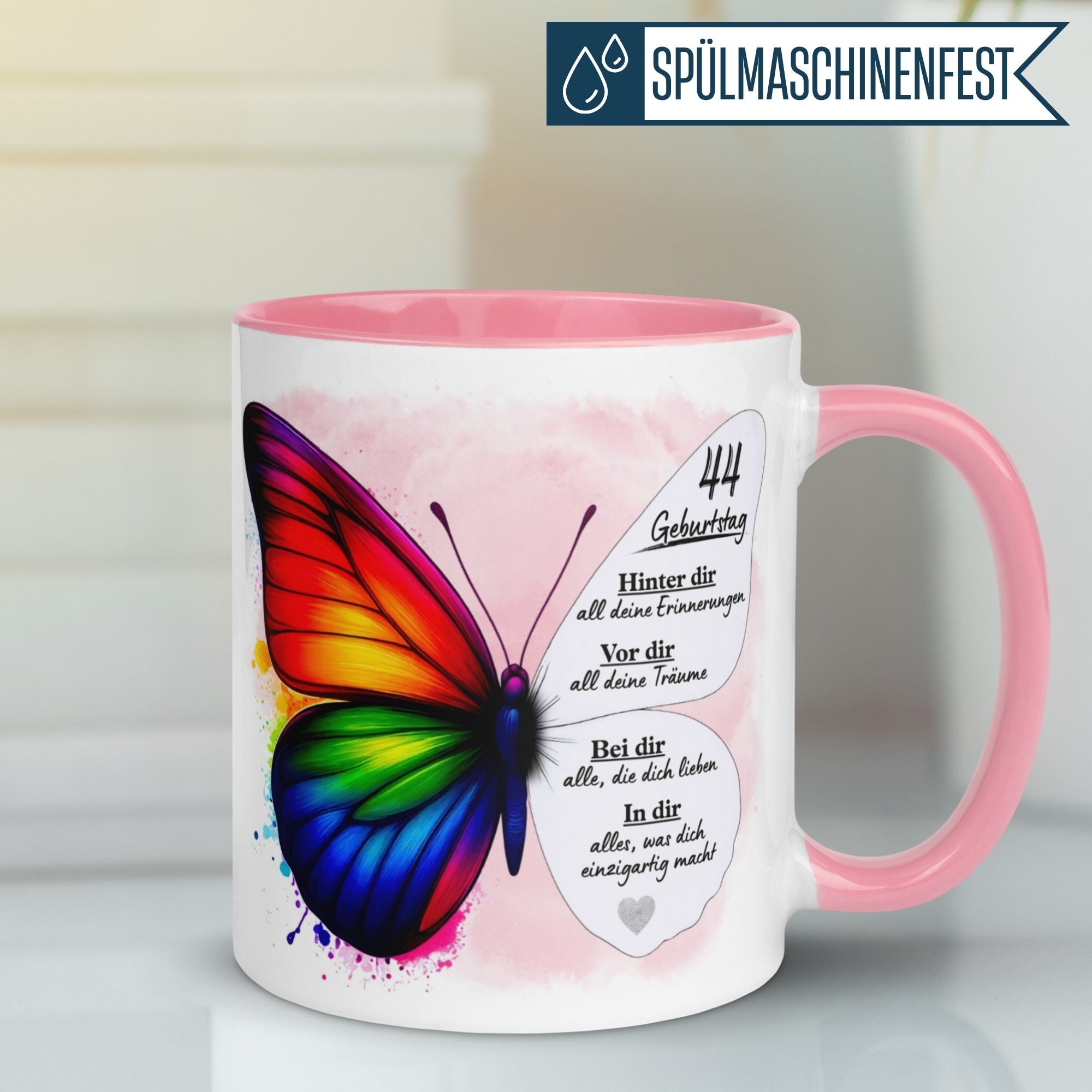 Bunte Geburtstagstasse mit Schmetterling und Spruch zum 44. Geburtstag, ideal für feierliche Momente.