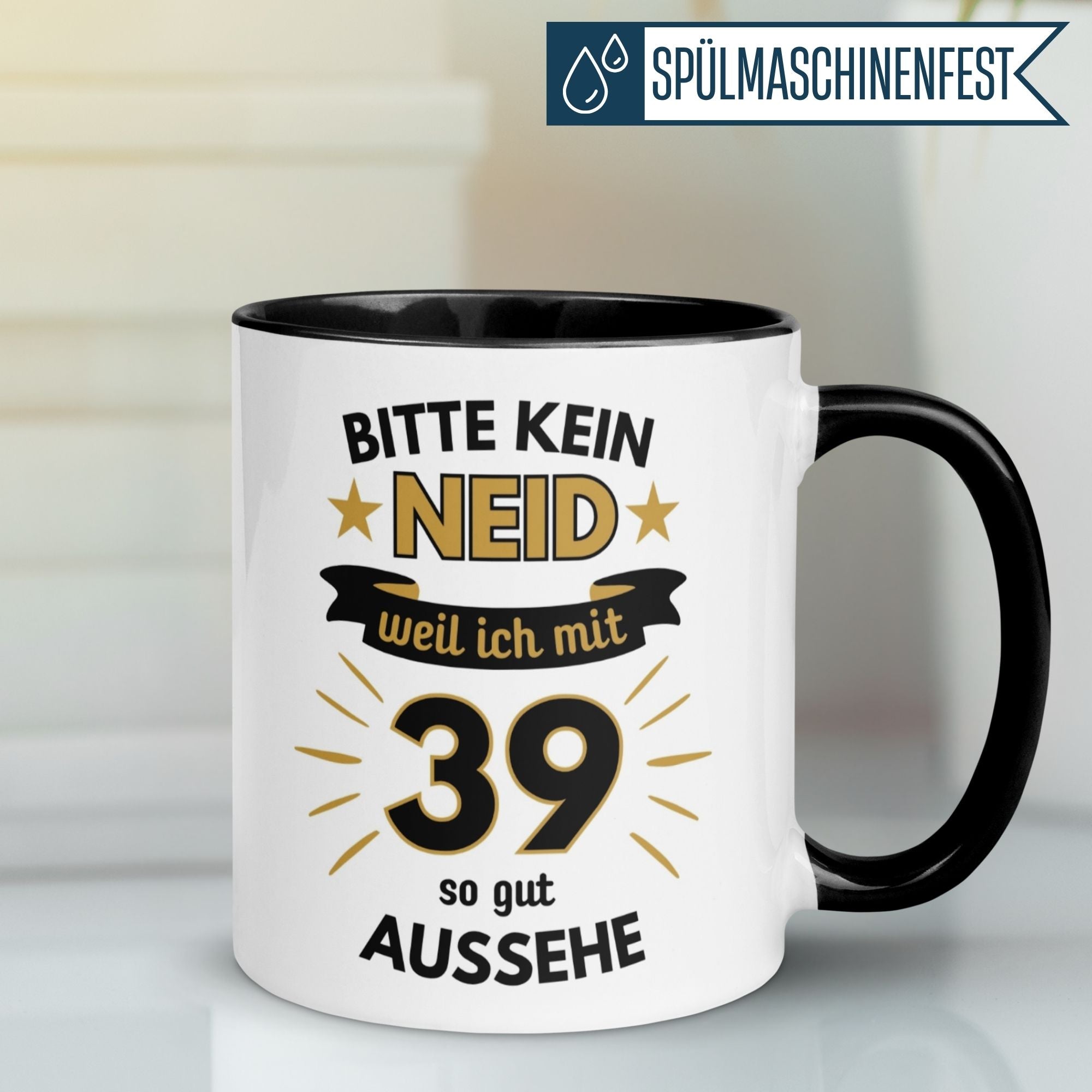 Humorous birthday mug celebrating 39 with the phrase 'Bitte kein Neid – weil ich mit 39 so gut aussehe.'