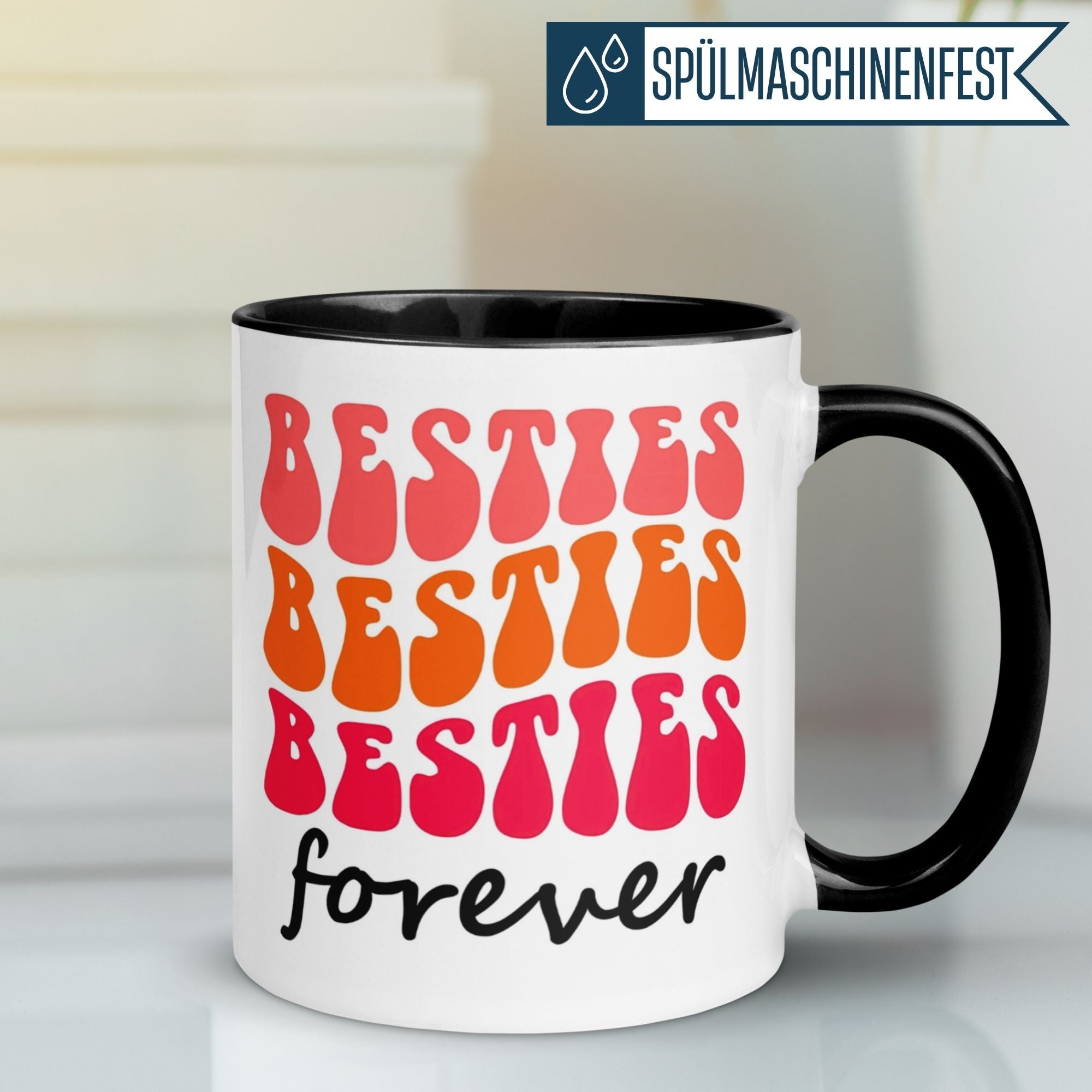 Momentals® Tasse mit Retro-Schriftzug „Besties forever“ in Pink, Orange und Rot für beste Freundinnen.