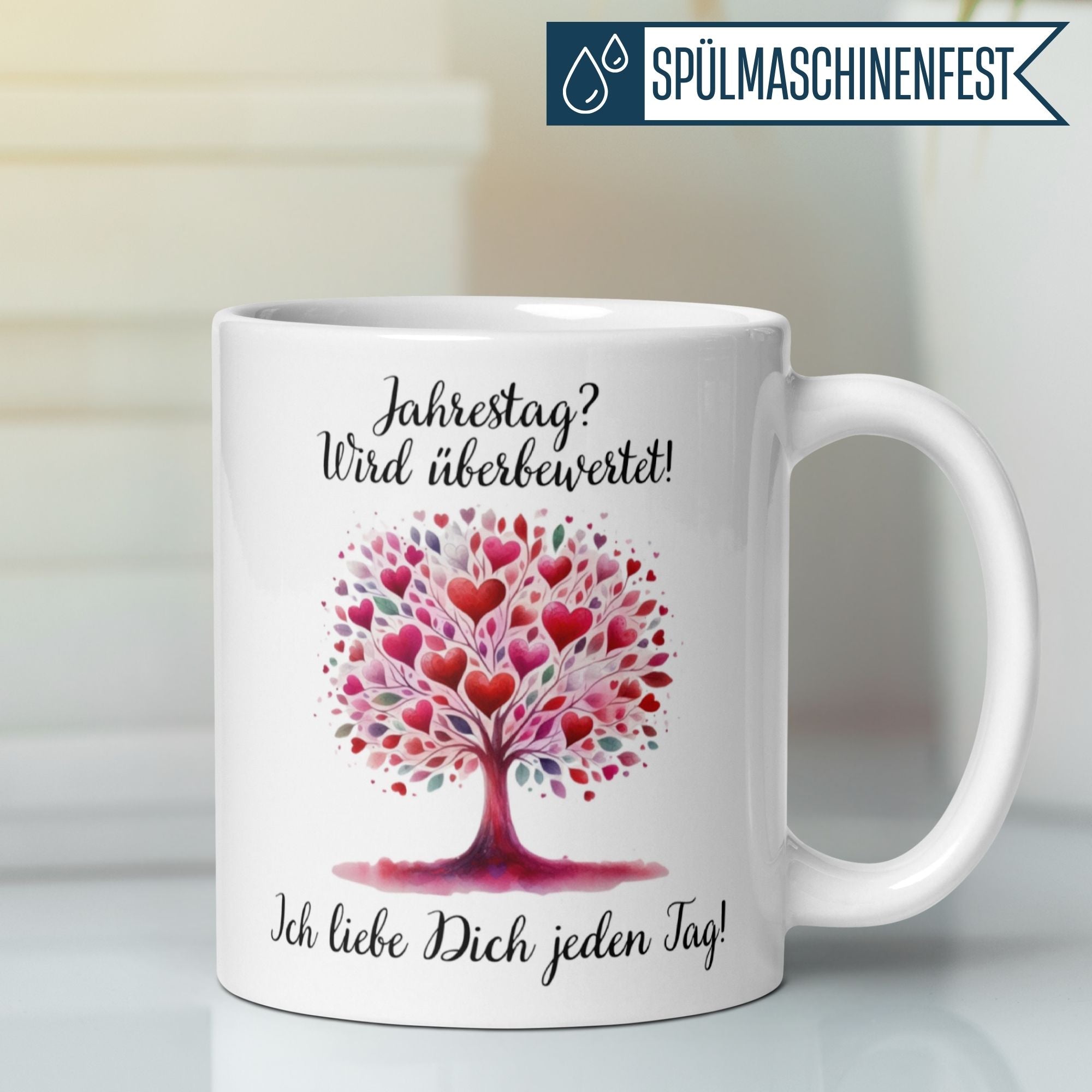 Momentals® Tasse mit Herzbaum und Spruch zur täglichen Liebe und Jahrestag-Begrüßung.