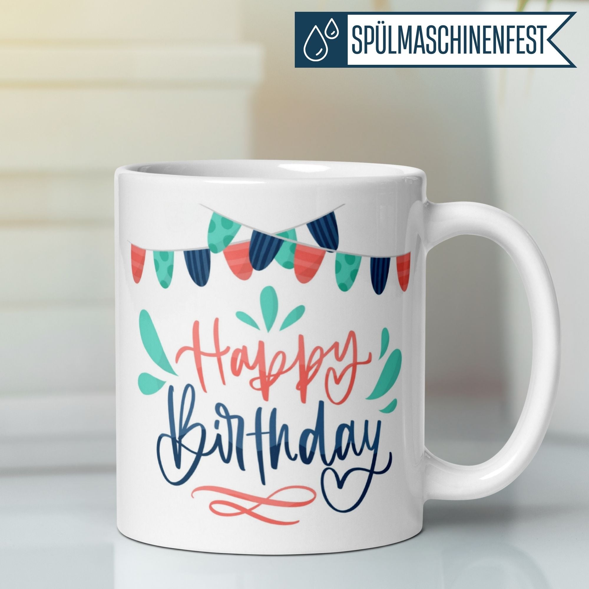 Fröhliche Tasse mit Girlande und "Happy Birthday" Schriftzug für festliche Geburtstagsfeiern.