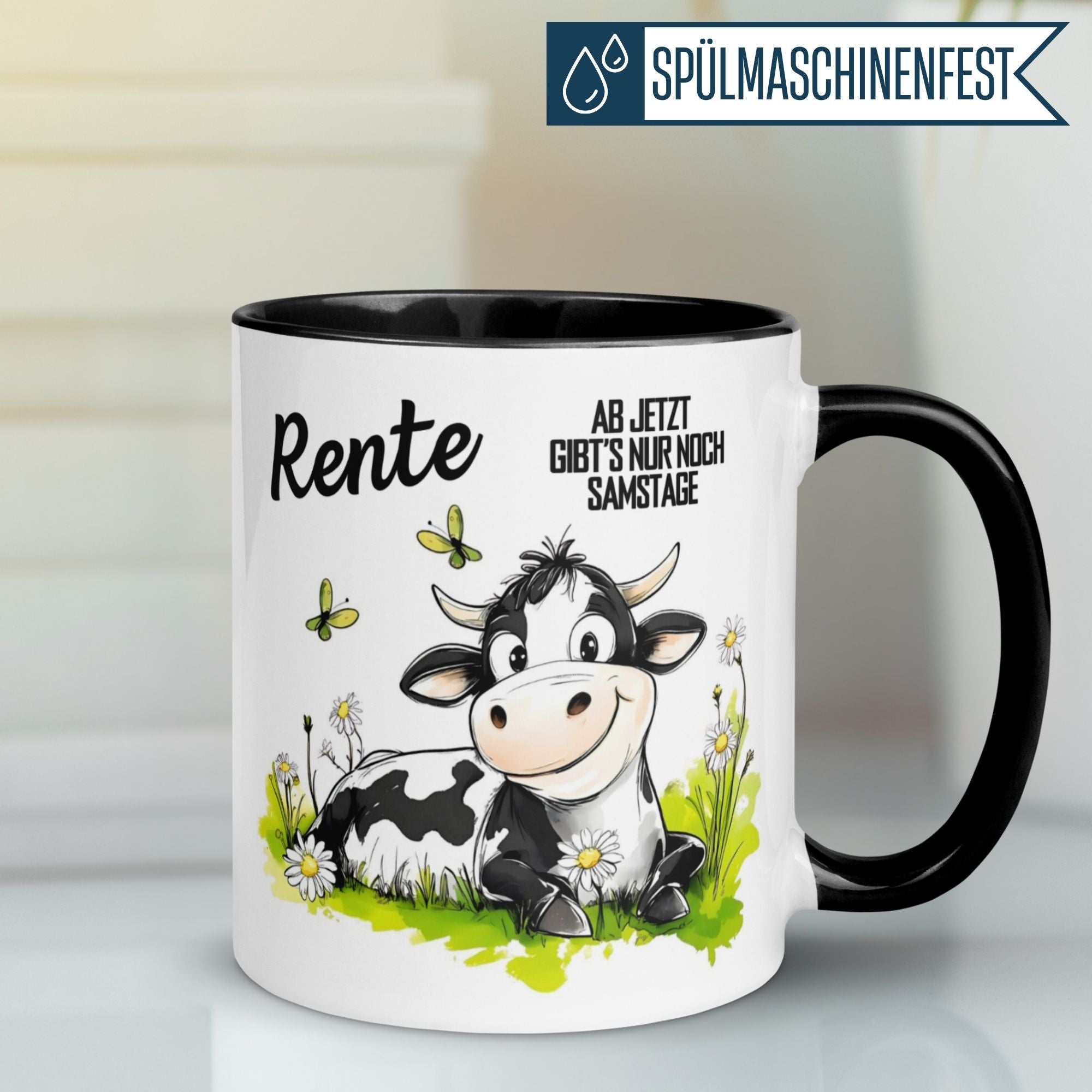 Schwarz-weiße Kuh-Tasse mit dem Spruch 'Rente - Ab jetzt gibt’s nur noch Samstage' und Blumenmotiv.