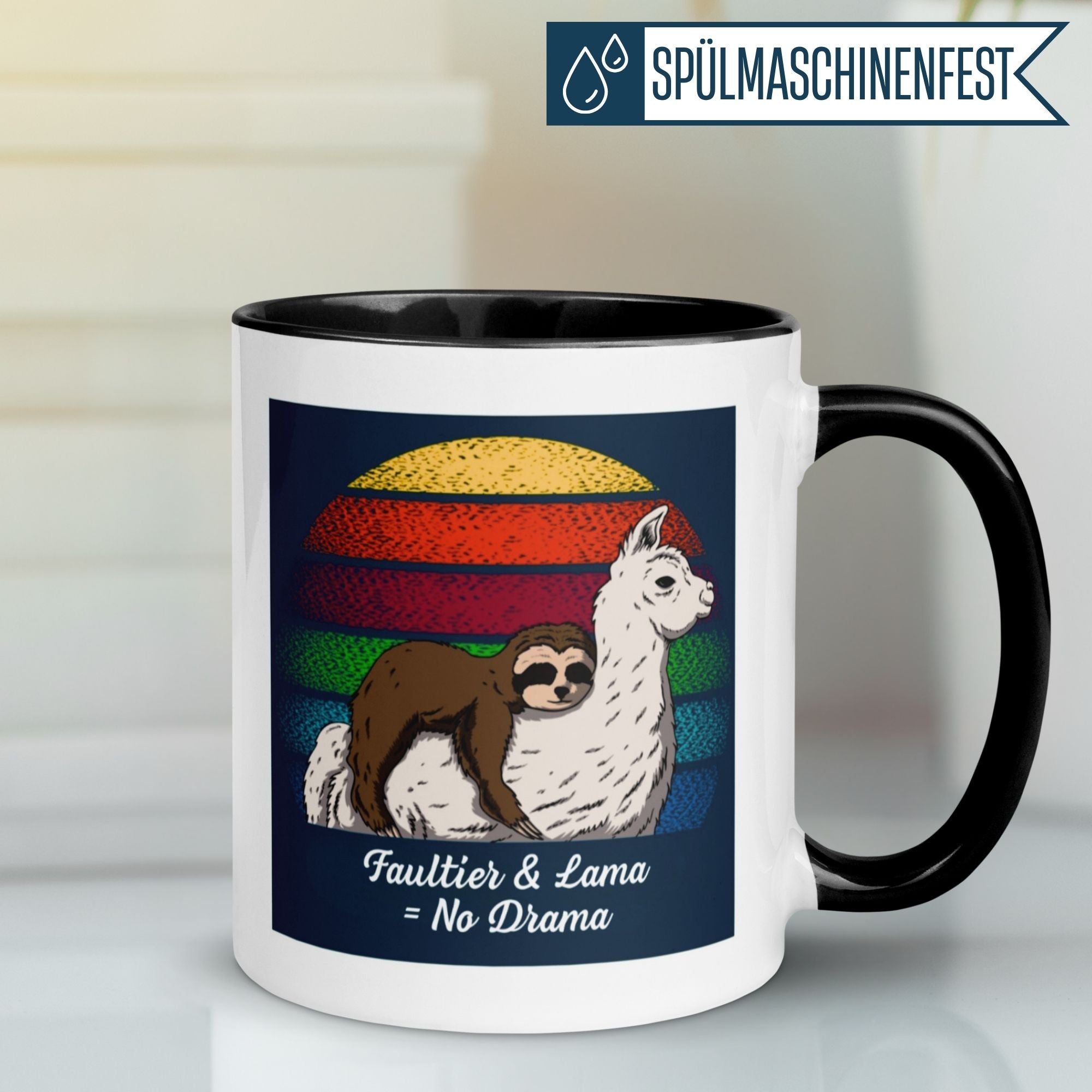 Schwarz-weiße Tasse mit Faultier und Lama Motiv, Aufschrift: "Faultier & Lama = No Drama"