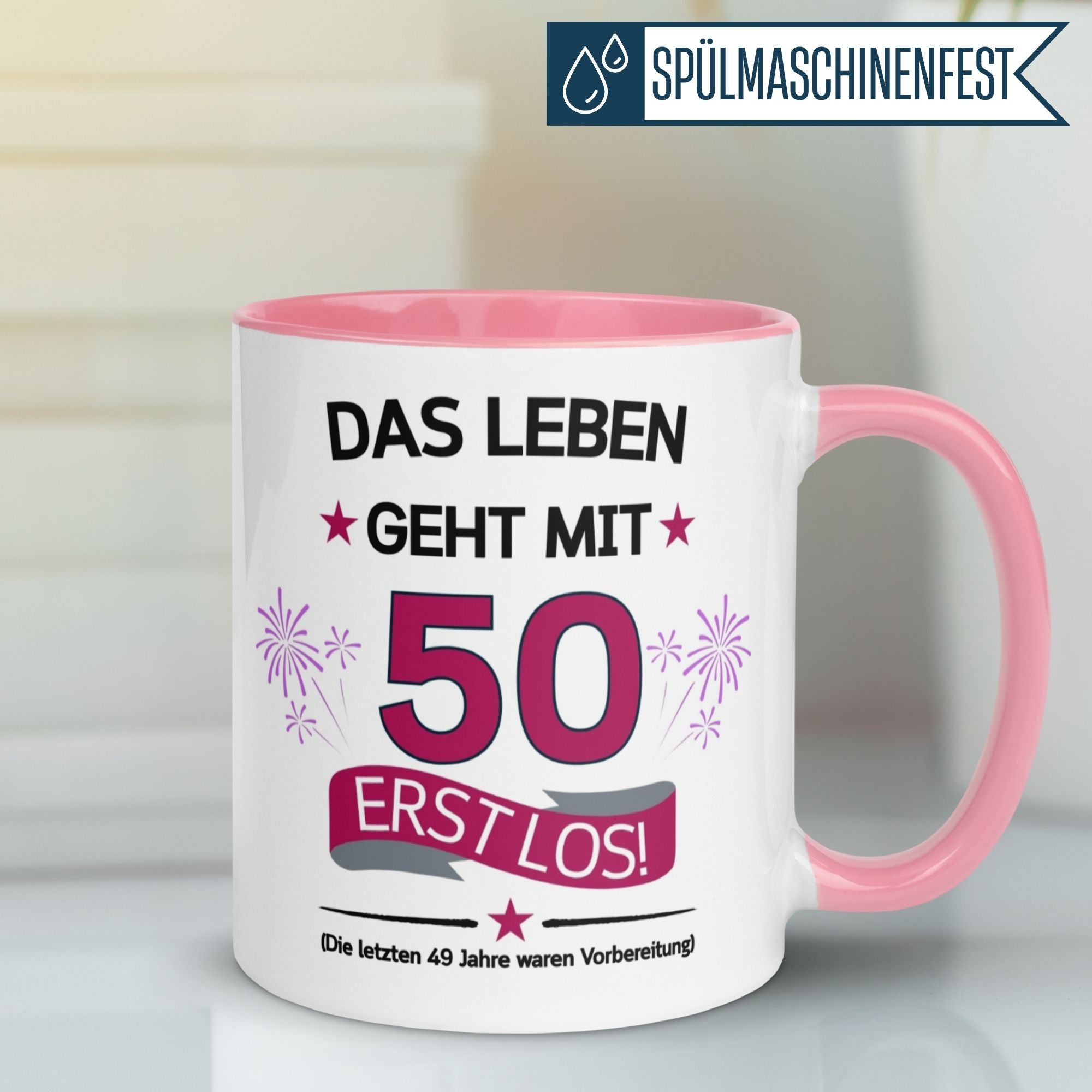 Momentals® Tasse für 50. Geburtstag mit witzigem Spruch und Feuerwerk-Design, perfekt als Geschenk.