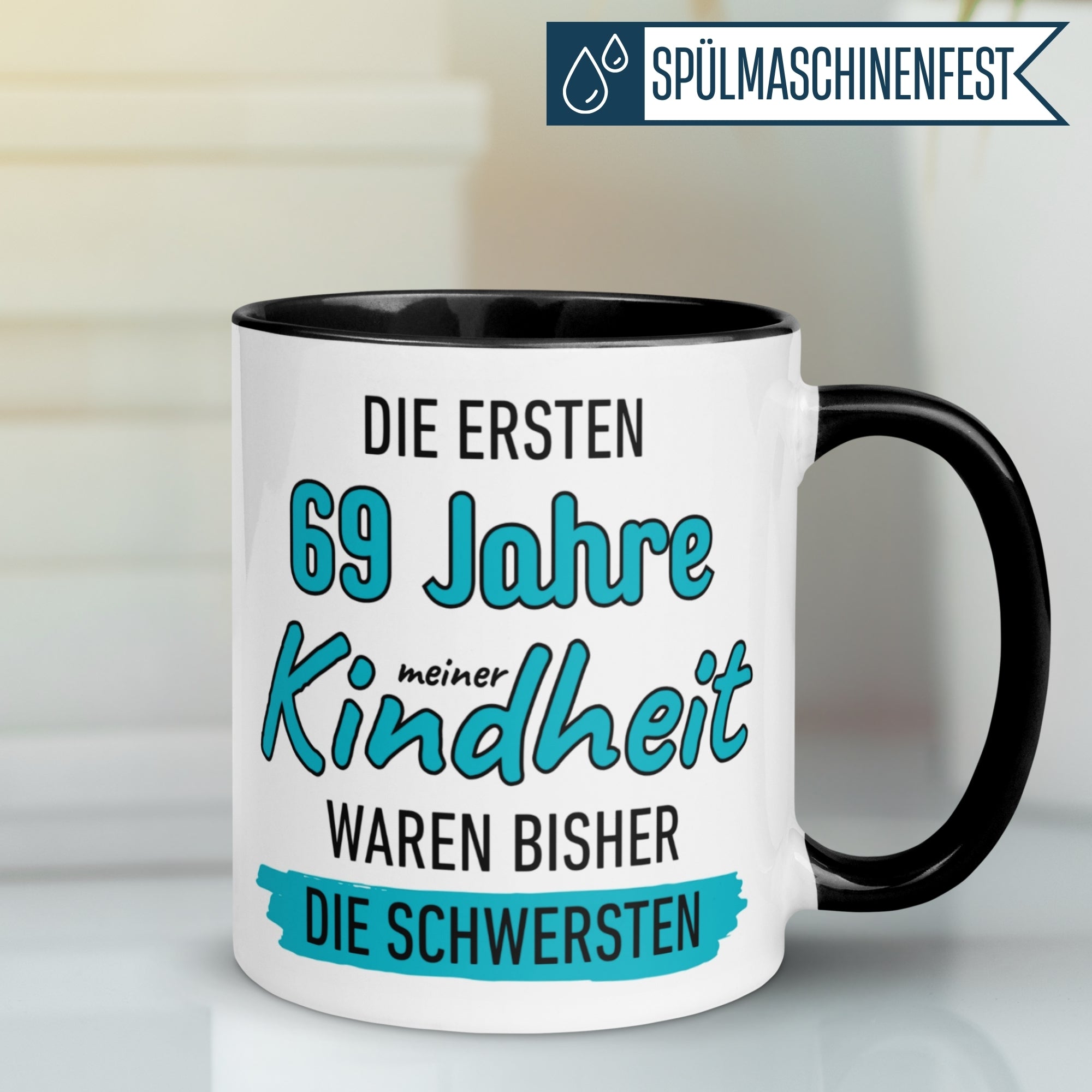 Tasse 69. Geburtstag Mann – „Die ersten 69 Jahre meiner Kindheit waren bisher die Schwersten“ – Geschenk zum Geburtstag Männer