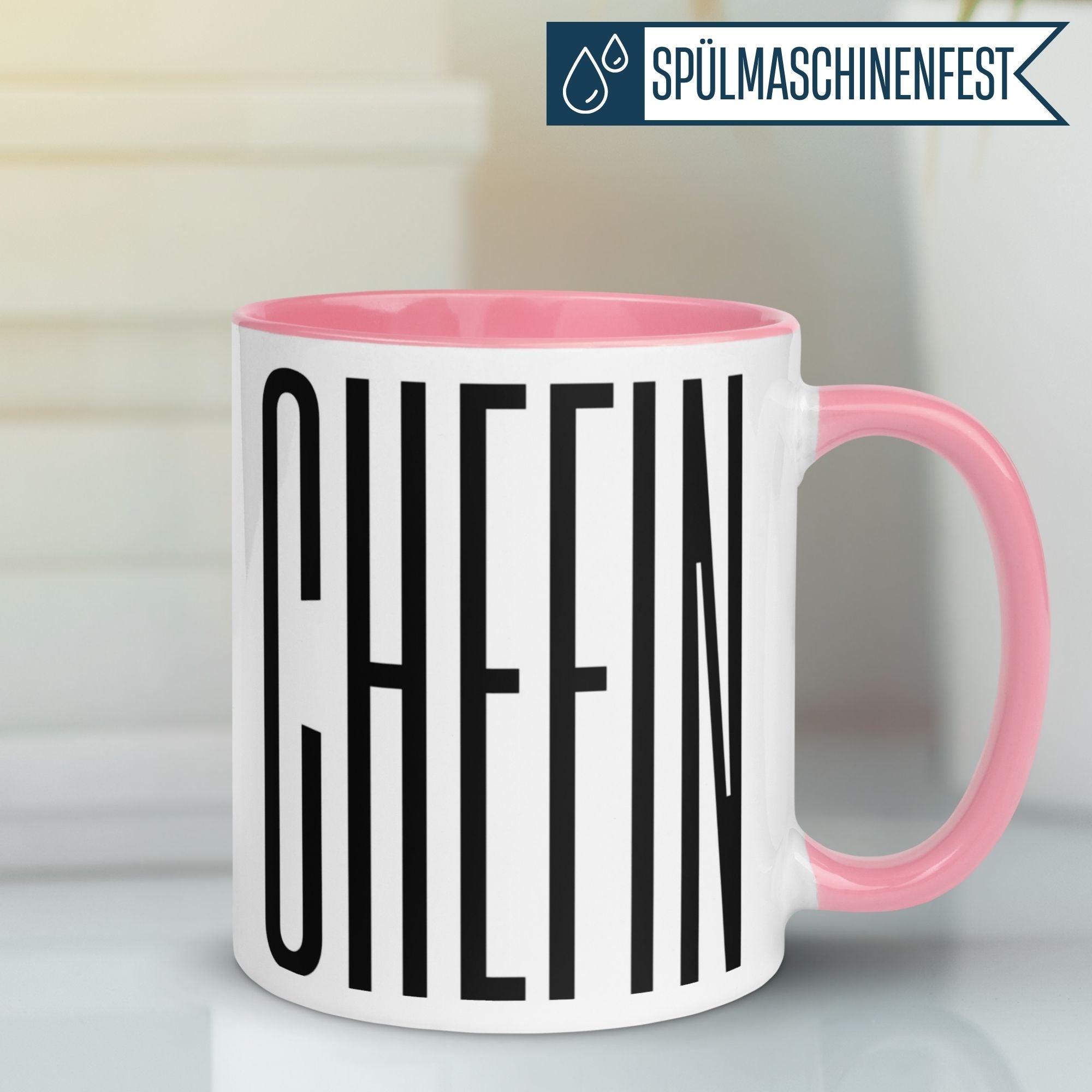 Momentals Tasse mit dem Spruch "CHEFIN" in modernem Stil, ideal für Chefinnen und Führungskräfte.