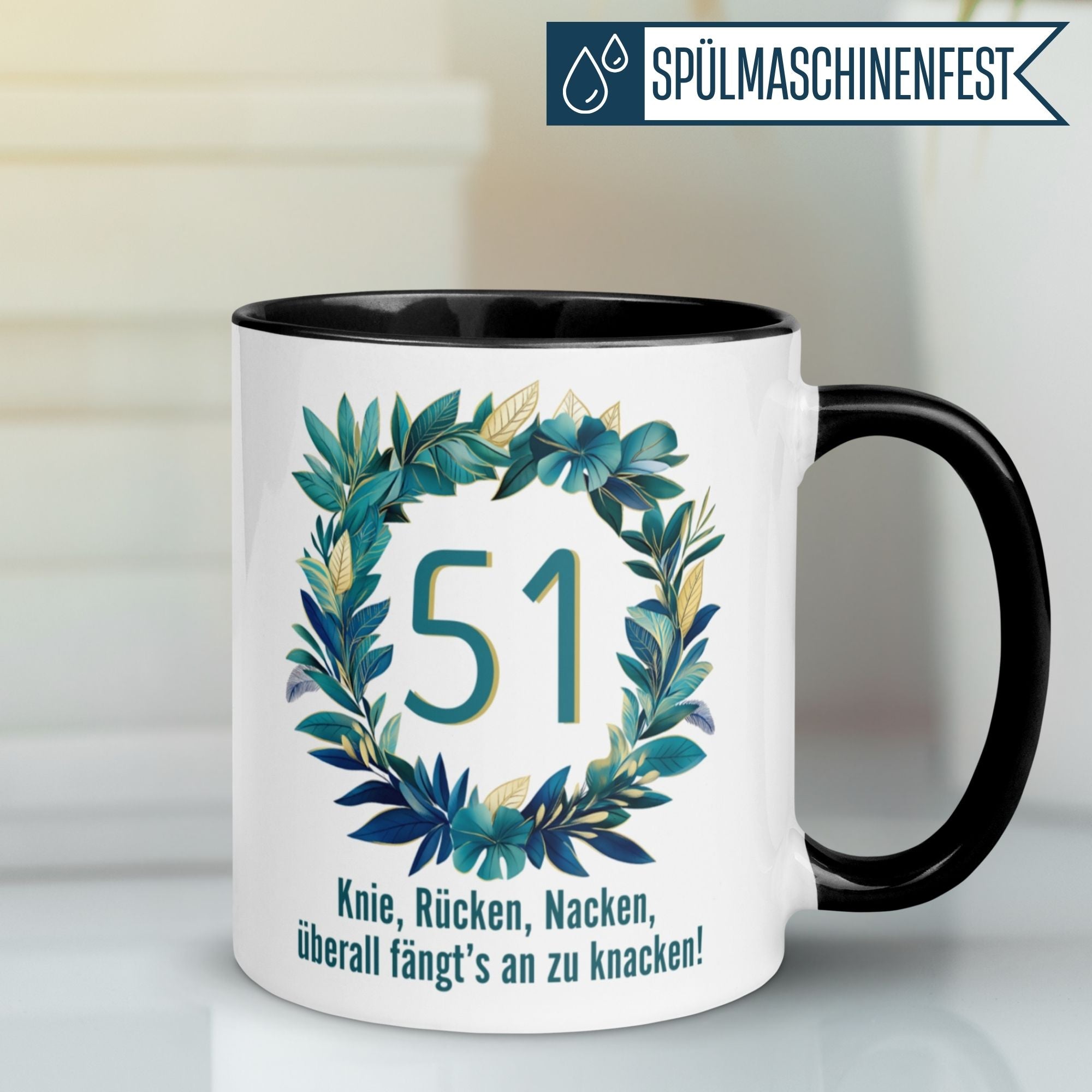 Momentals 51. Geburtstag Tasse mit Kranz und Spruch – perfektes Geschenk für Männer.