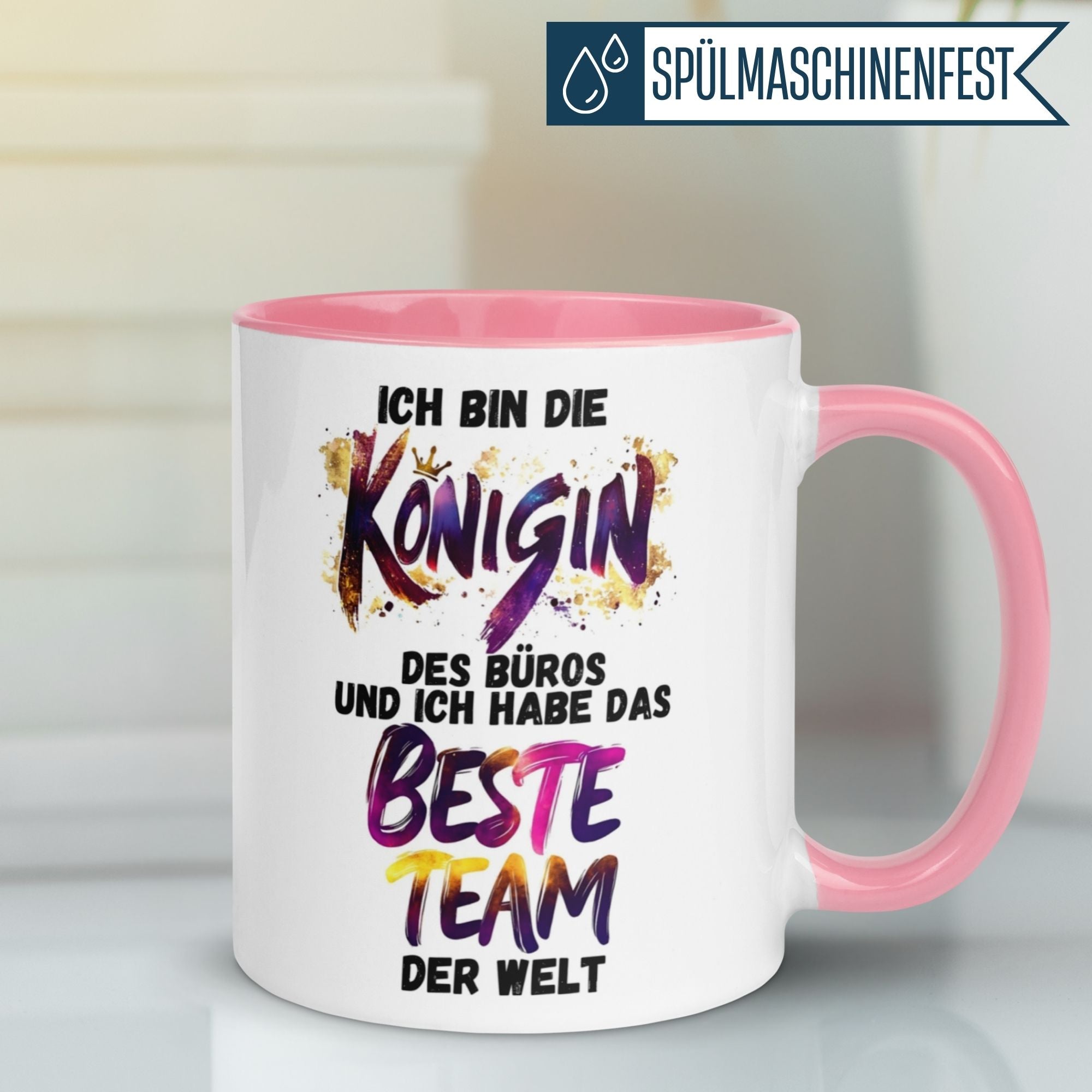 Momentals Tasse Chefin mit Spruch 'Königin des Büros' und bunten Farben, perfektes Geschenk für Führungskräfte.