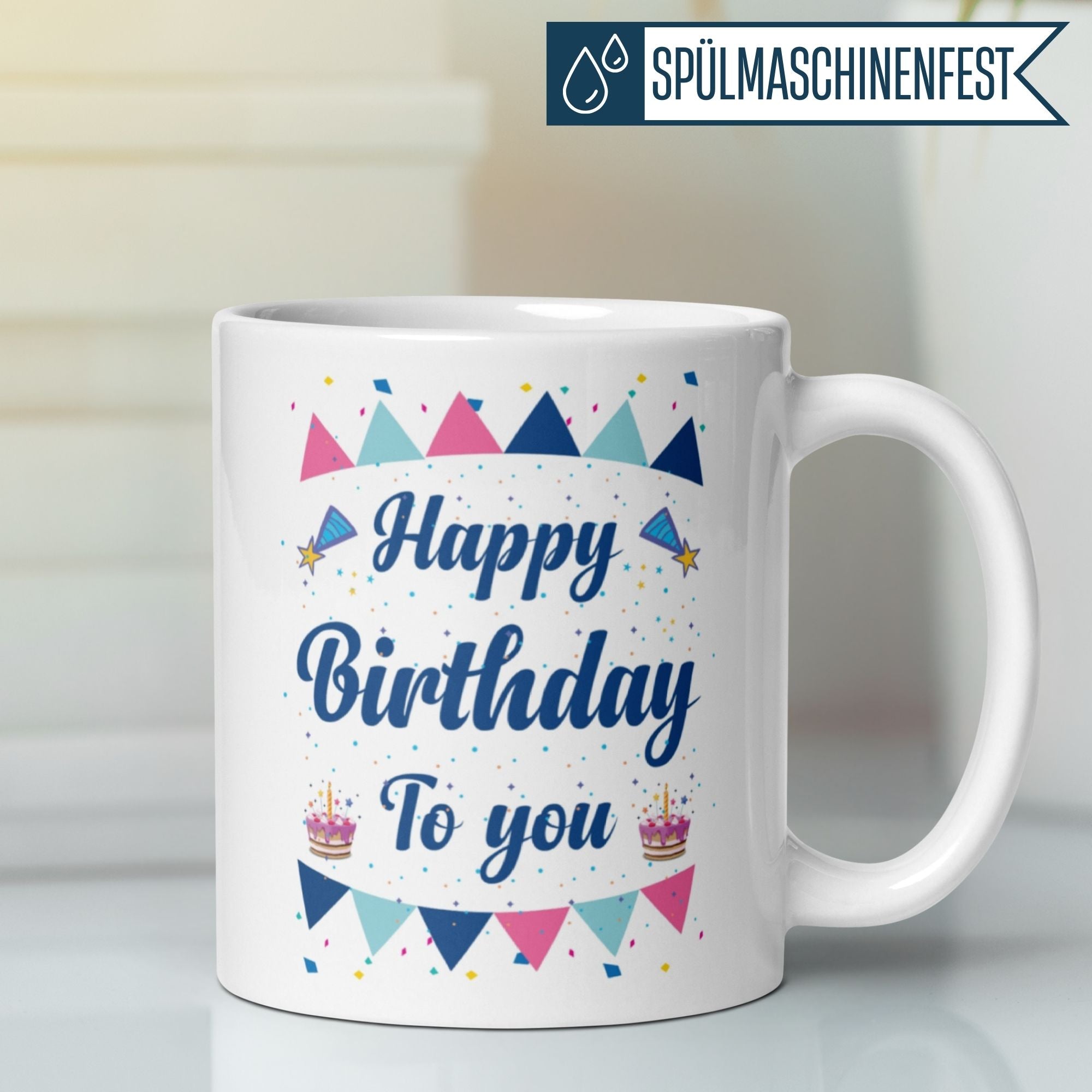Fröhliche Geburtstagstasse mit bunten Wimpeln und dem Text 'Happy Birthday To You'.