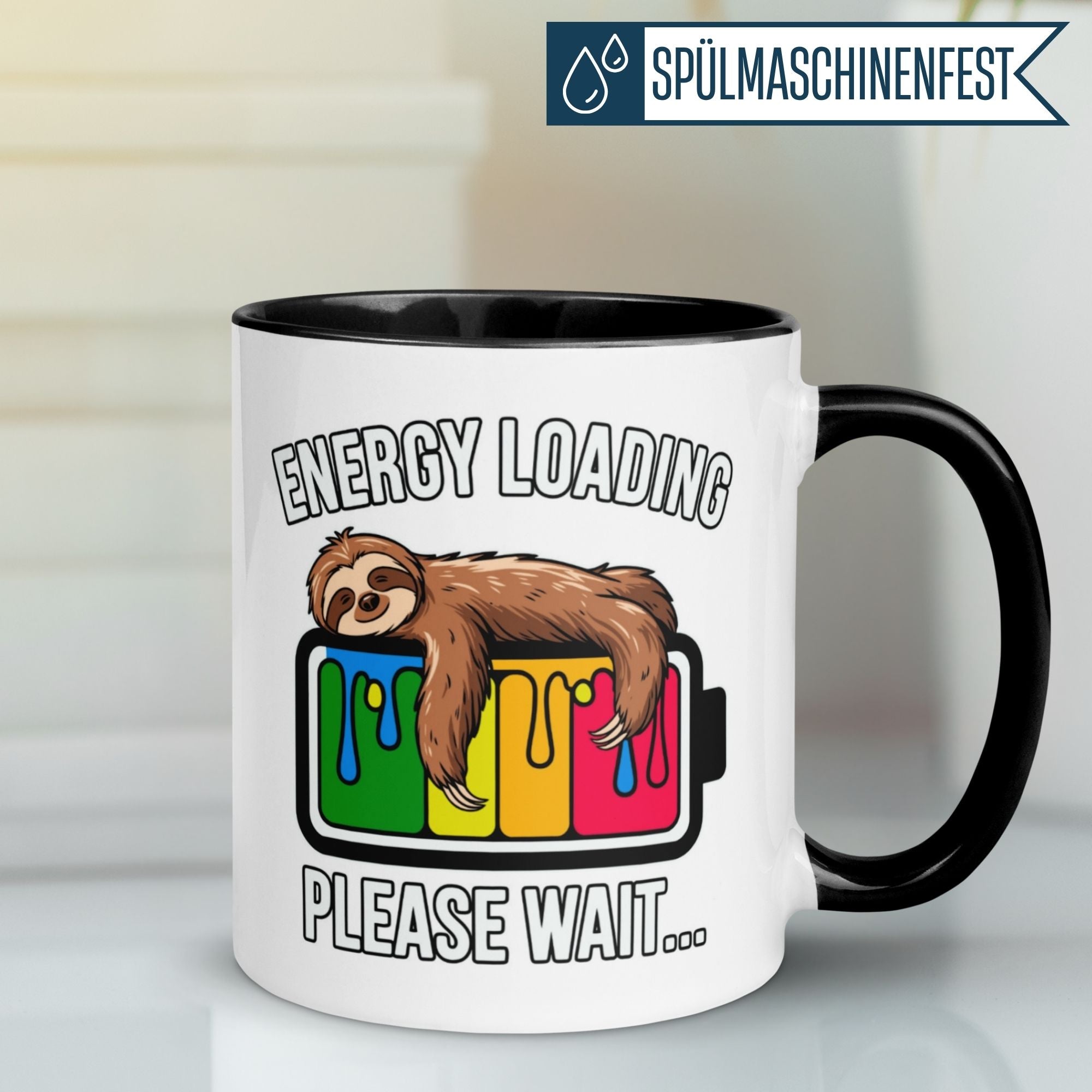Momentals® Tasse mit Faultier und Spruch "Energy Loading – Please Wait..." für entspannte Kaffeetrinker.