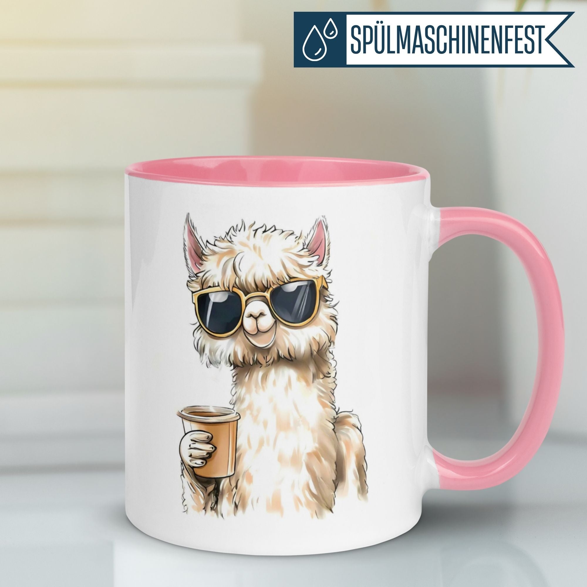 Momentals Tasse mit chilligem Alpaka in Sonnenbrille, Kaffee und pinkem Innenleben.