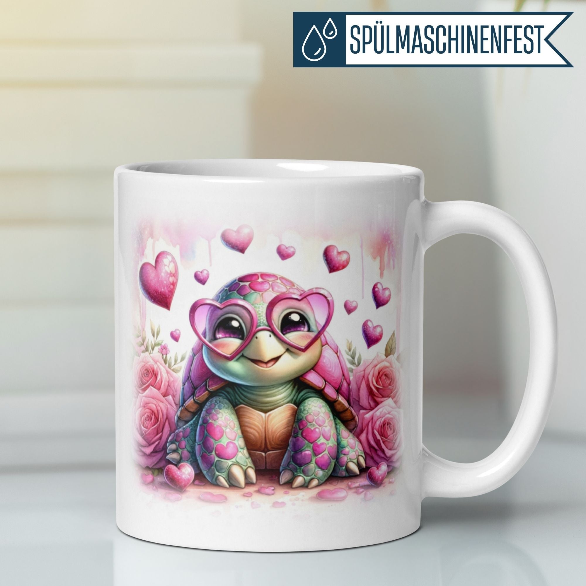 Momentals Tasse mit süßer Schildkröte in Herzbrille und rosa Rosen, ideal für Verliebte.