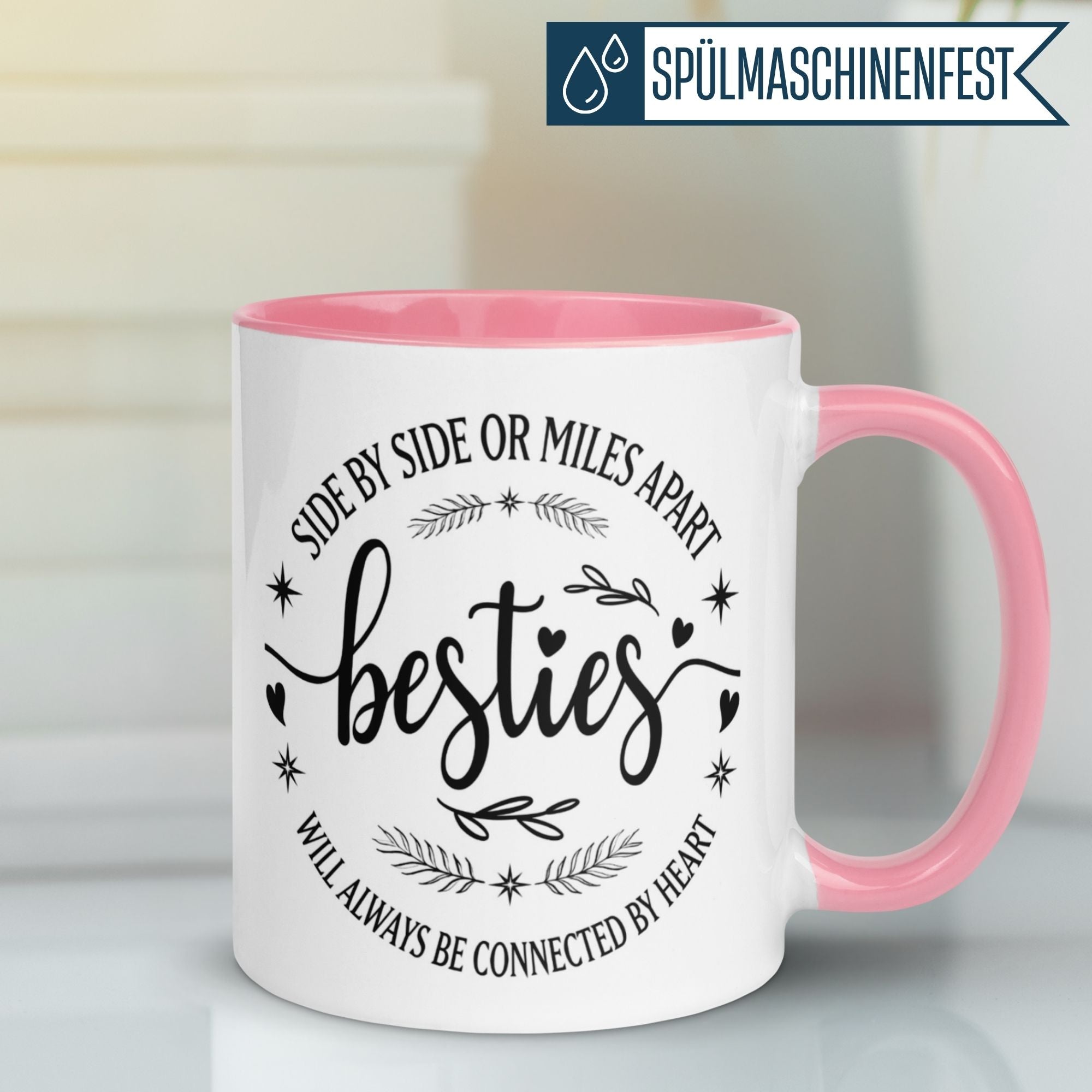 Momentals Tasse mit Aufschrift für beste Freunde: "Besties will always be connected by heart".