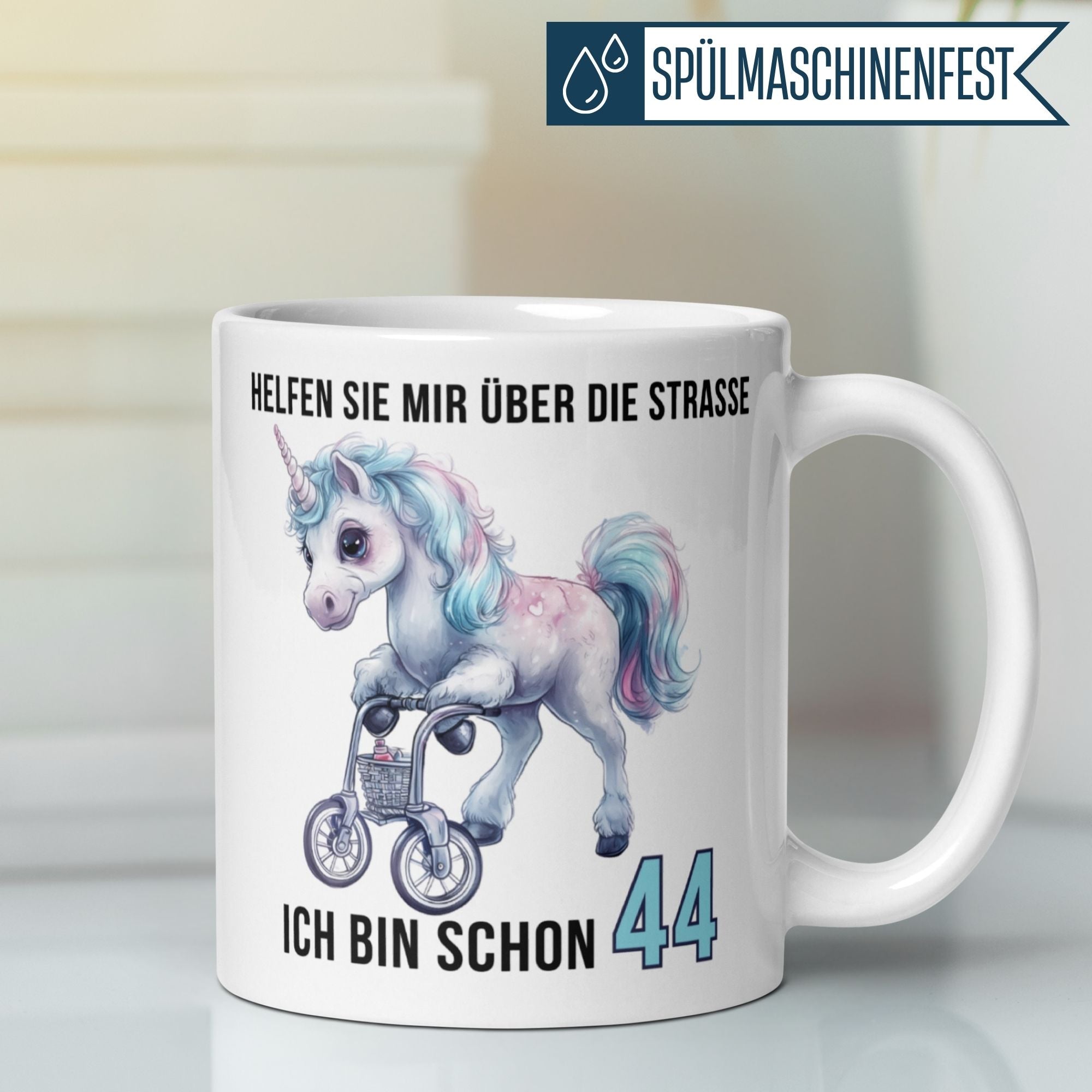 Humorvolle Tasse mit Einhorn und Spruch für den 44. Geburtstag. Perfekt für Lacher beim Frühstück oder Meeting.