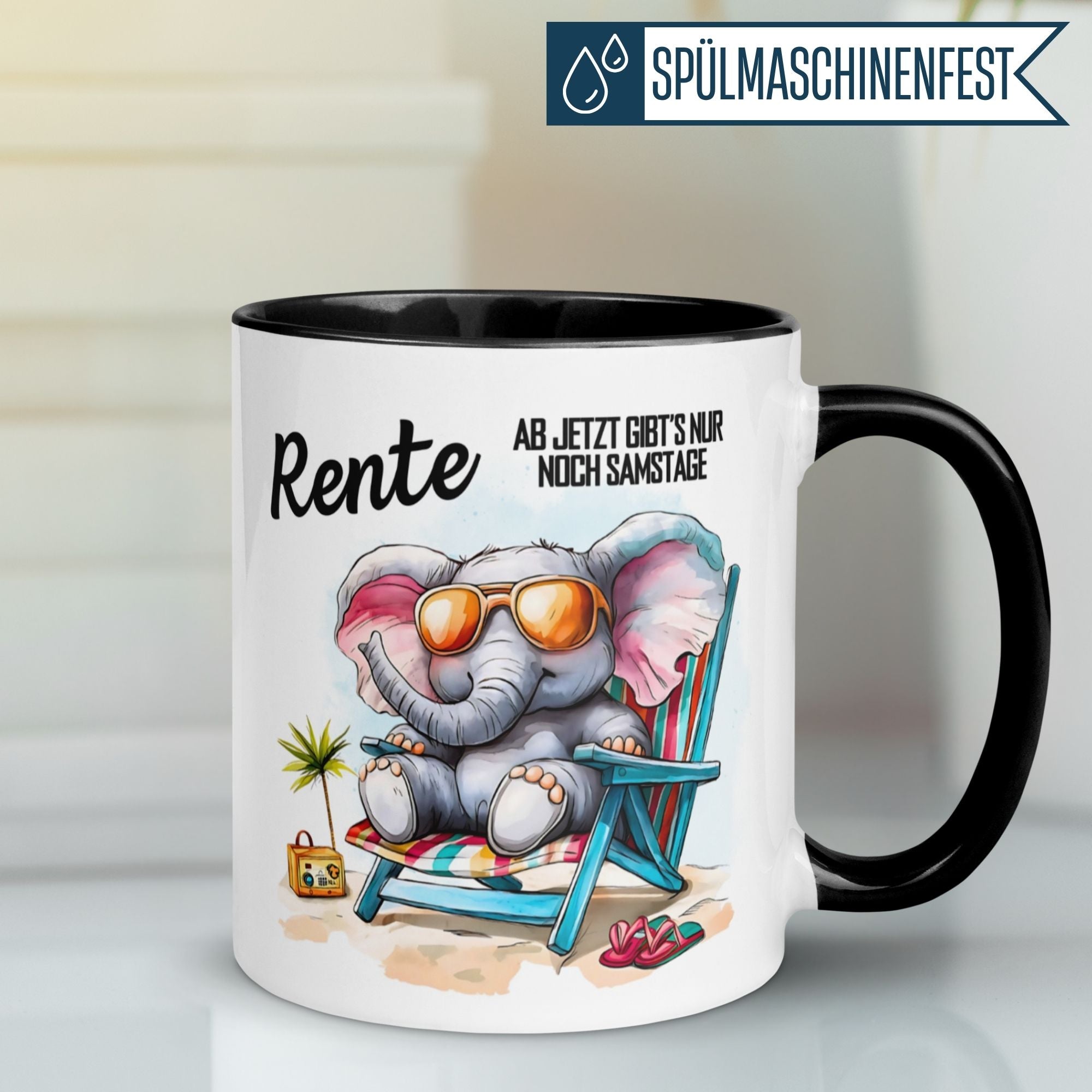 Momentals® Tasse Rente mit Elefant, Spruch: 'Rente - Ab jetzt gibt’s nur noch Samstage', in entspannter Urlaubsatmosphäre.