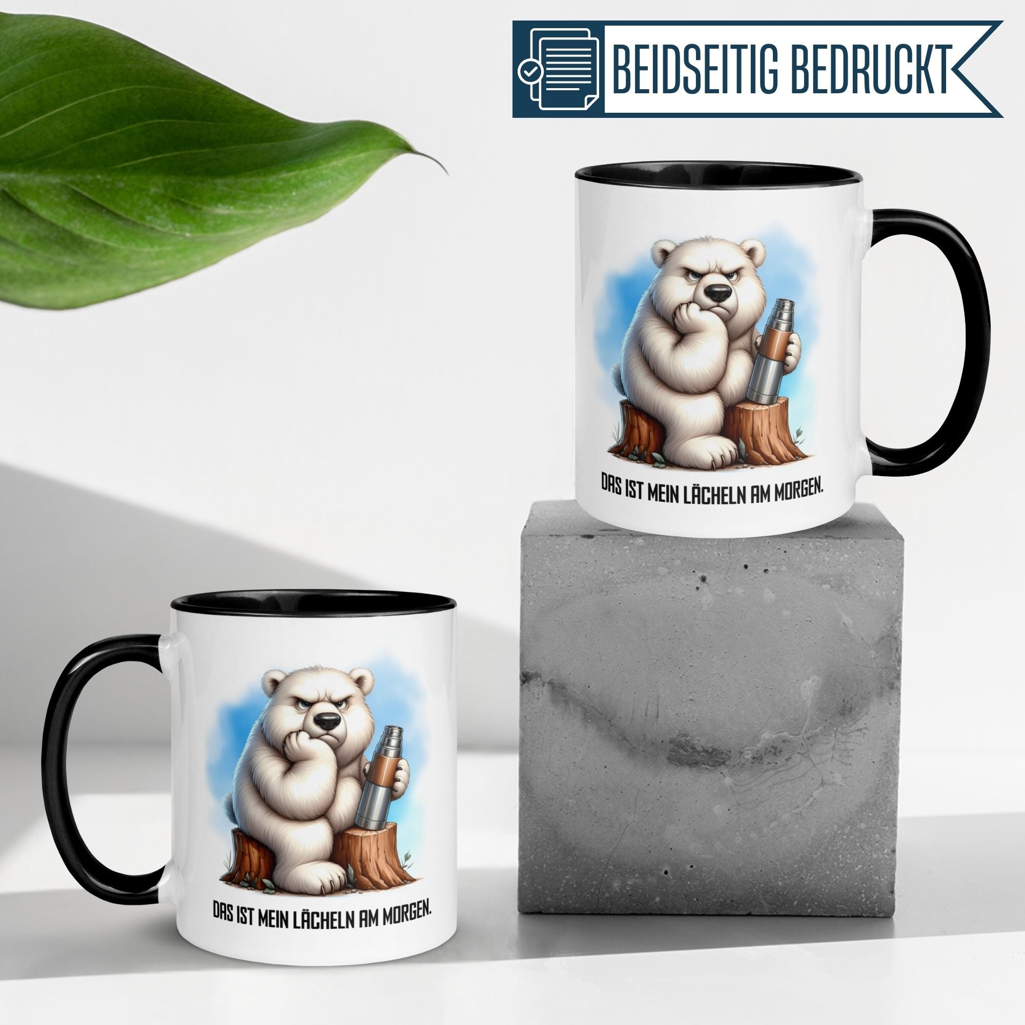 Momentals® Tasse mit Eisbär-Motiv und Spruch "Das ist mein Lächeln am Morgen" auf grauem Untergrund.