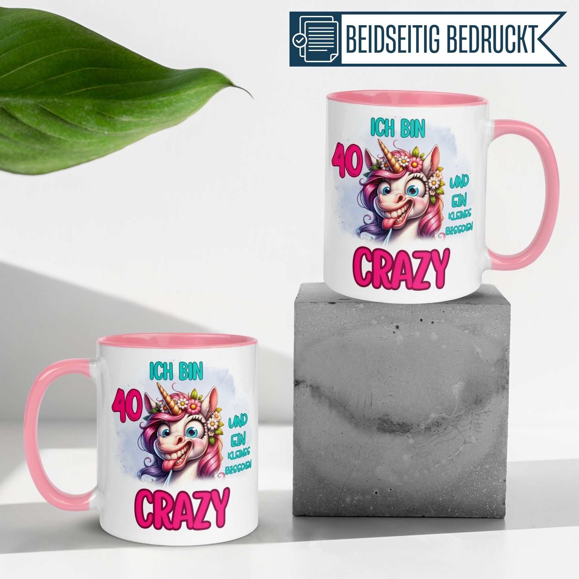 Momentals® Tasse für Frauen zum 40. Geburtstag mit witzigem Einhorn-Motiv und Spruch 'Ich bin 40 und ein bisschen Crazy'.